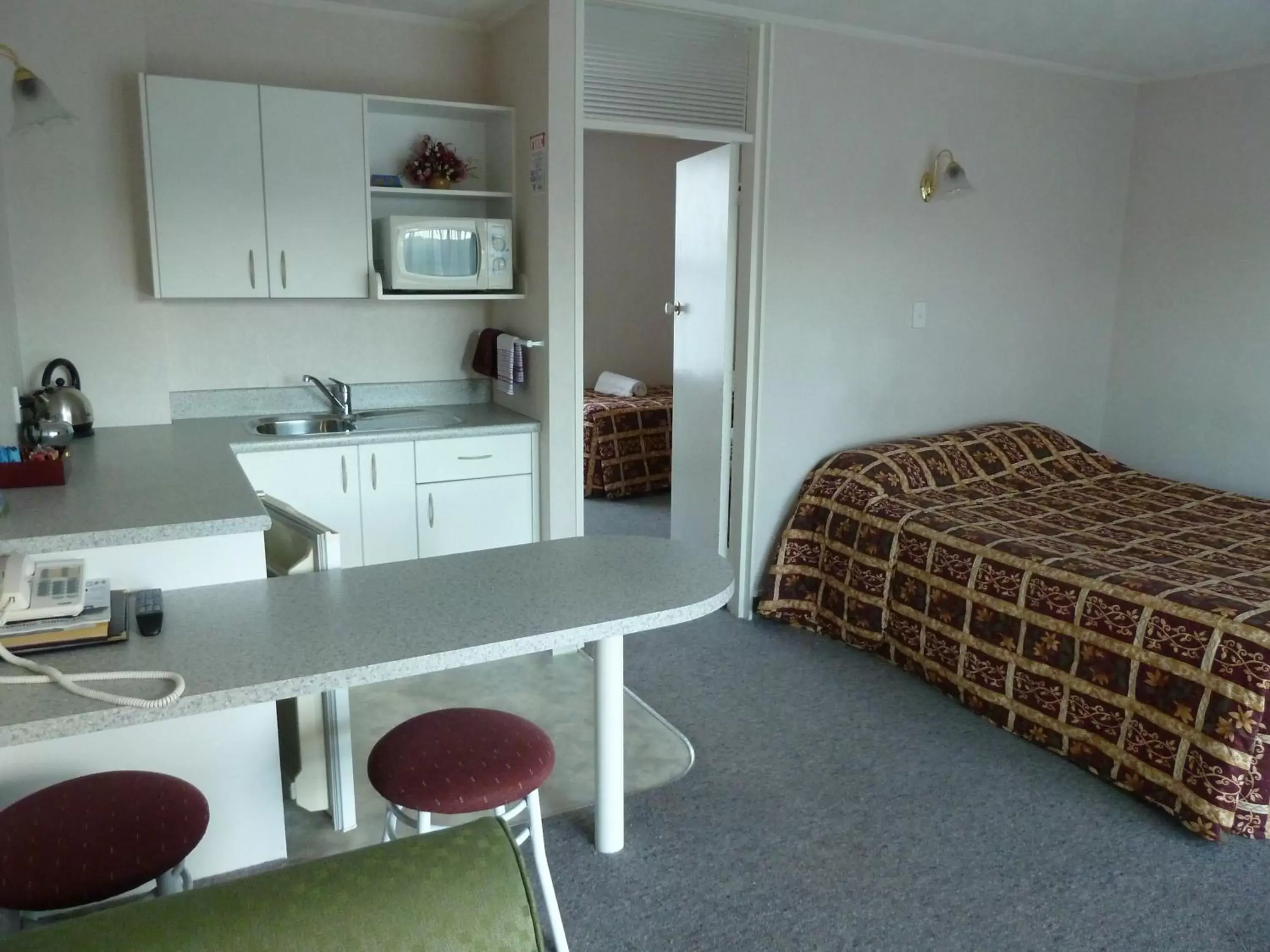 One-Bedroom Apartment (4 Adults) in Monarch Motel One-Bedroom Apartment (4 Adults) in Monarch Motel