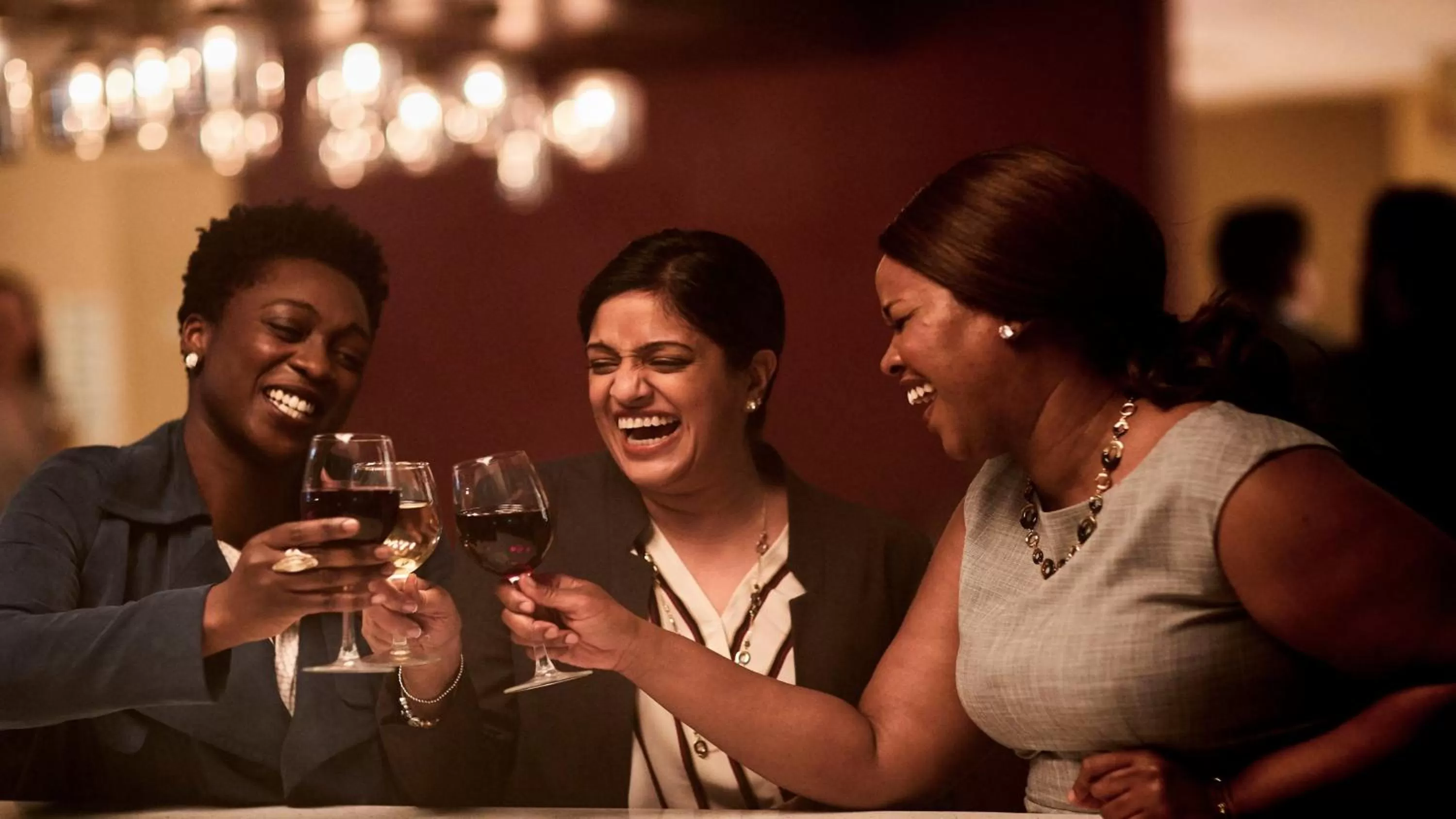 Lounge or bar in Holiday Inn O'Hare Area by IHG