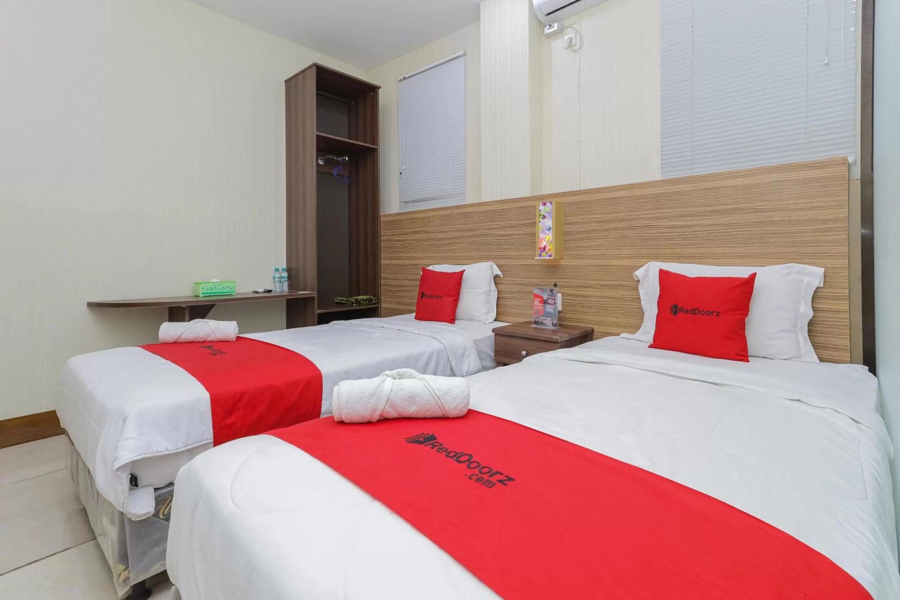 Bedroom, Bed in RedDoorz Syariah @ Klojen Malang