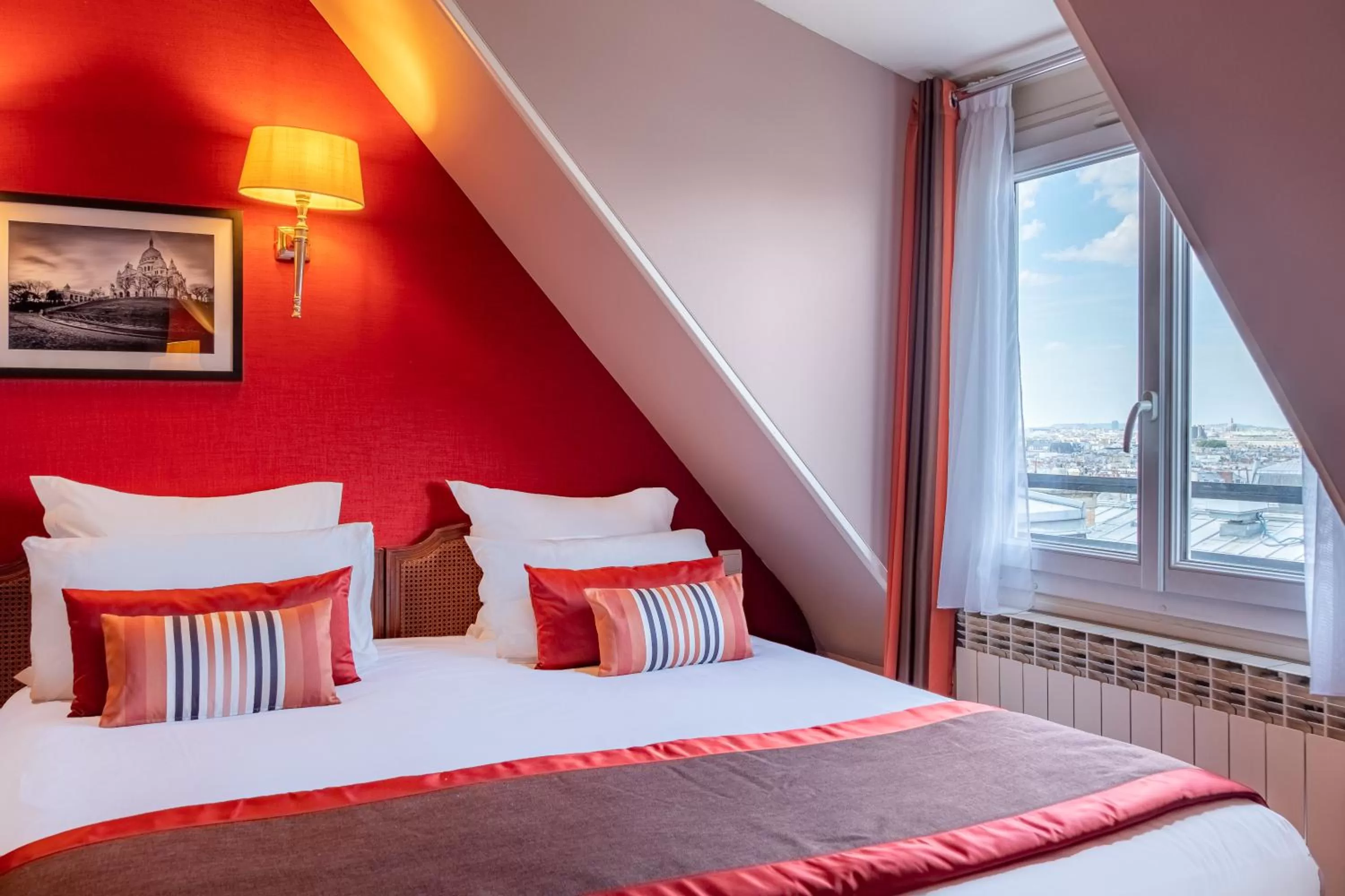 Bed in Hotel Trianon Rive Gauche