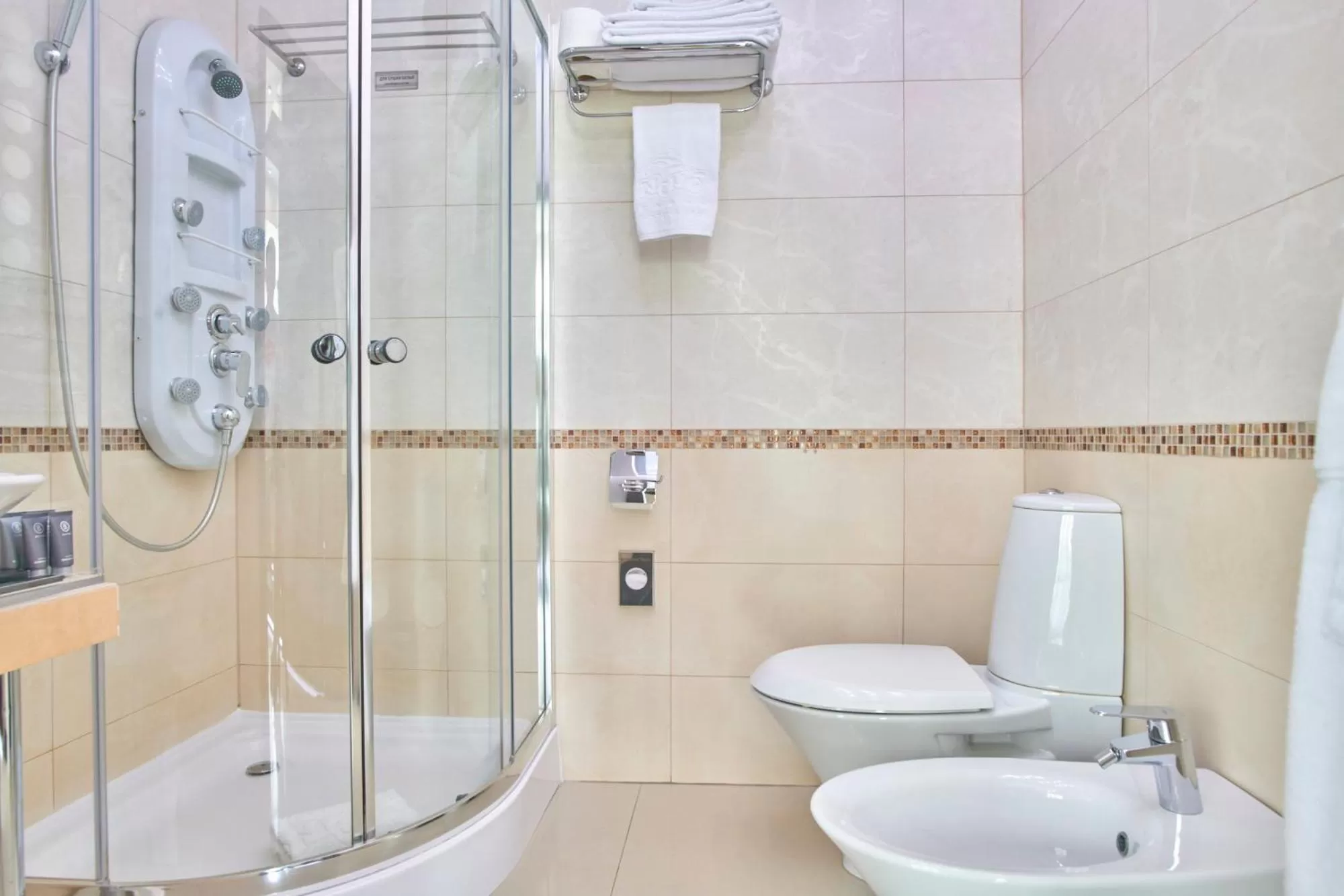 Bathroom in Hotel & Spa NEMO with dolphins