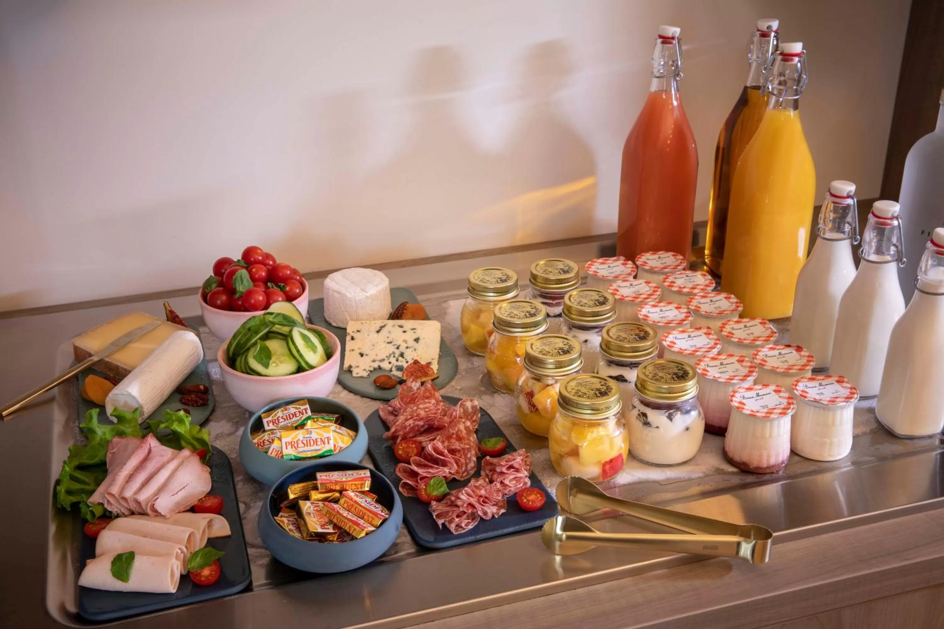 Breakfast in First Hotel Paris Tour Eiffel