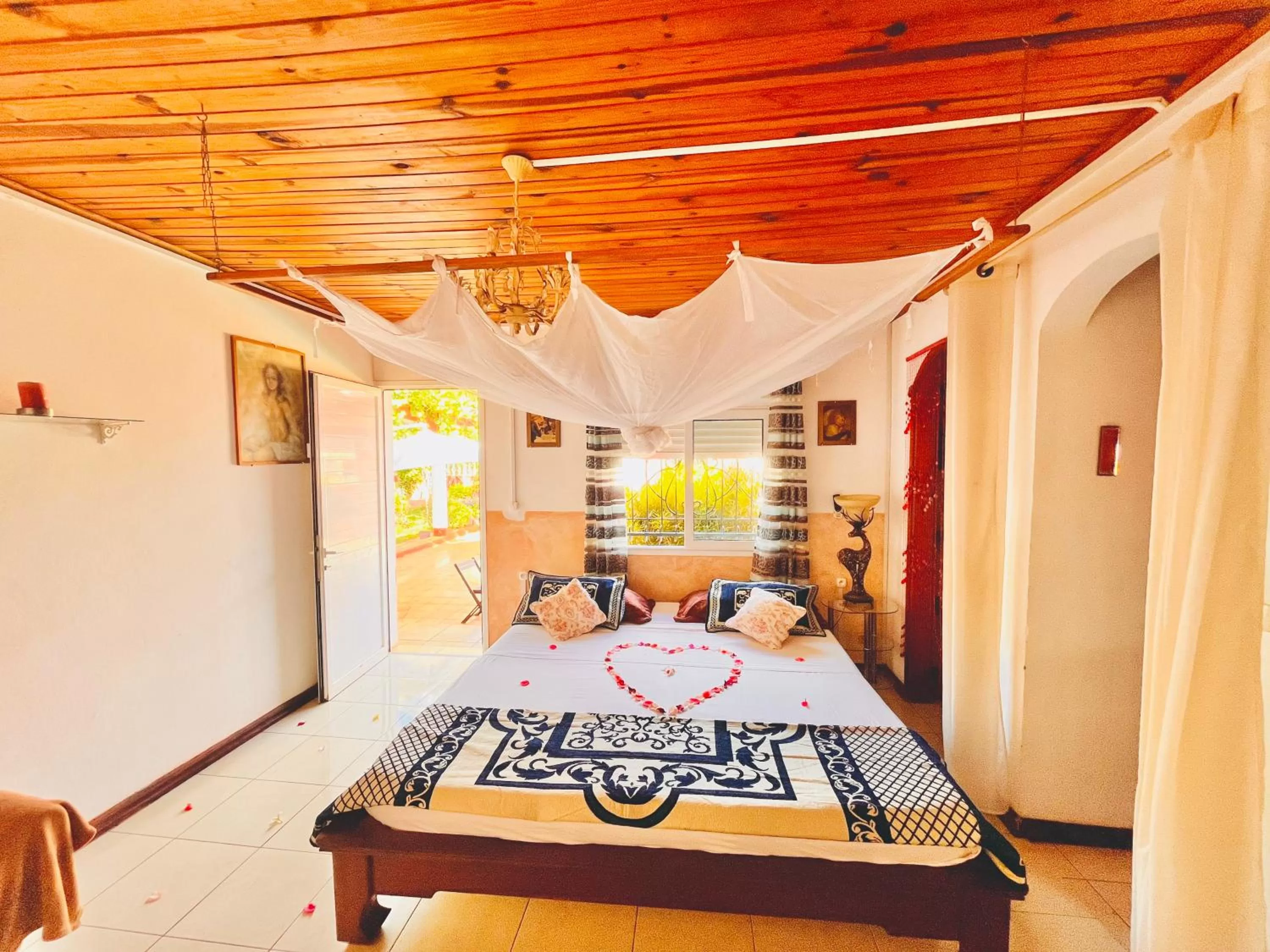Bedroom, Bed in Régina Lodge Diégo Suarez Madagascar