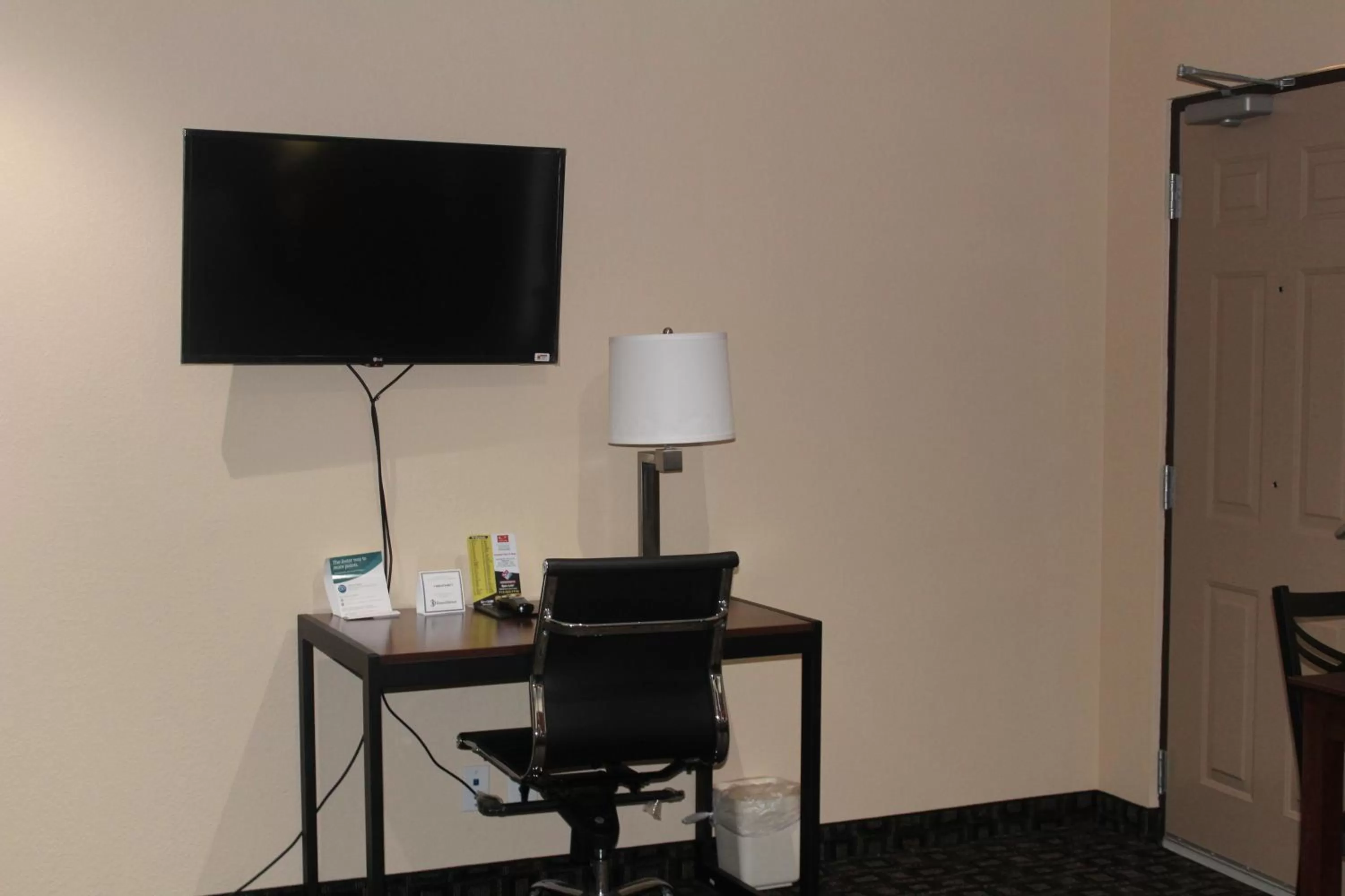 TV and multimedia in Americas Best Value Inn-Near NRG Park/Medical Center