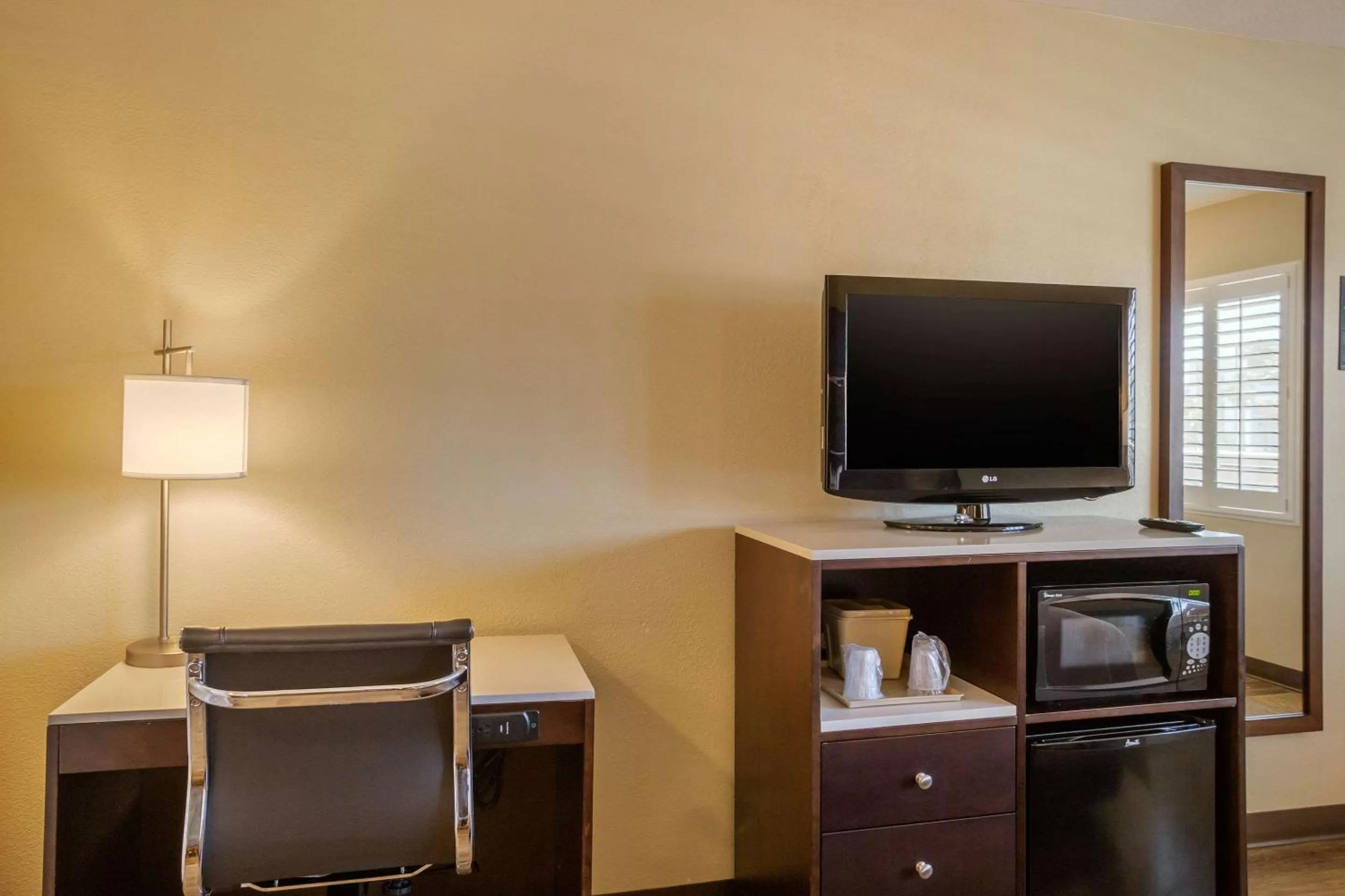 Photo of the whole room in Comfort Inn San Diego Airport At The Harbor