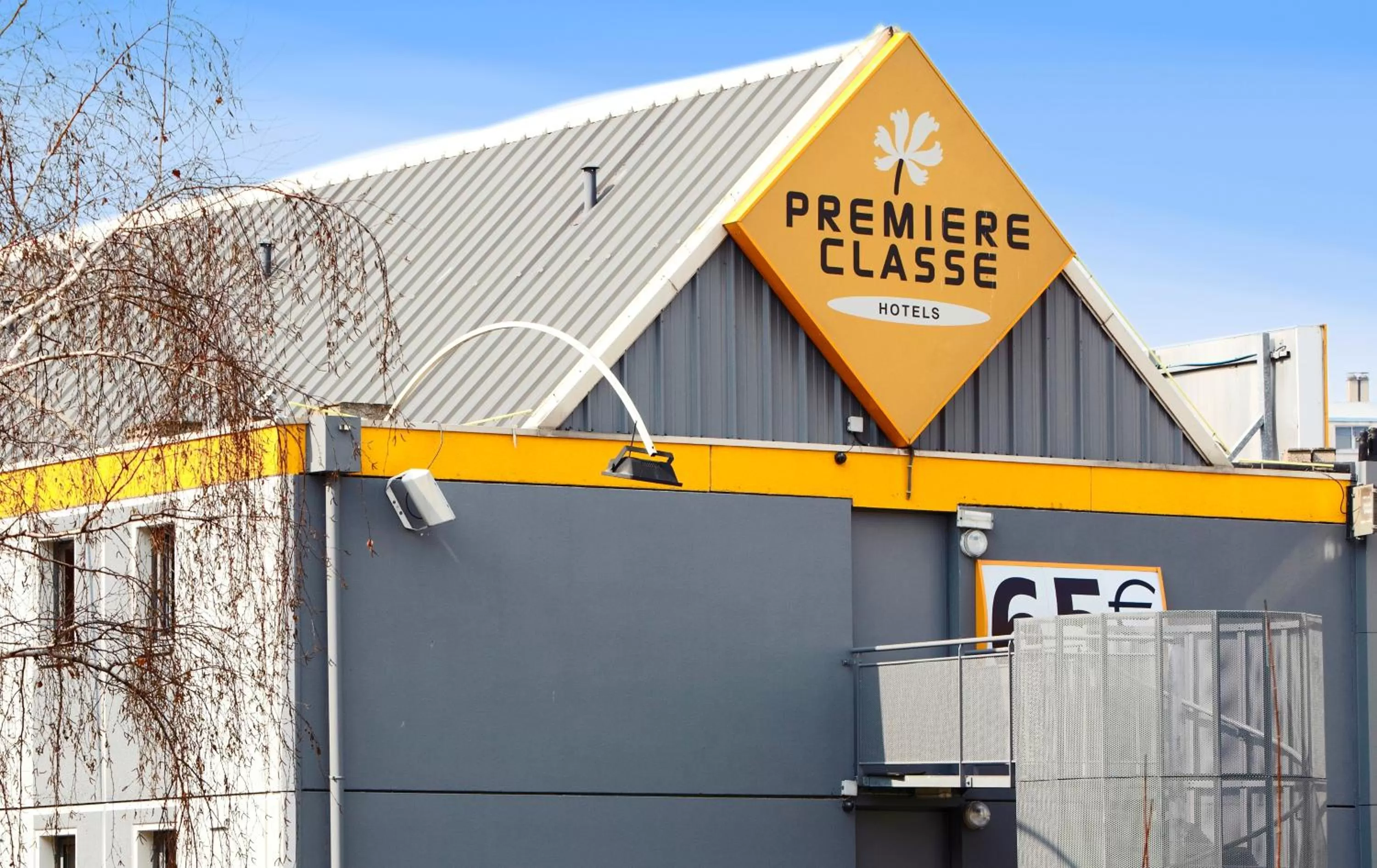 Facade/entrance in Premiere Classe Montreuil