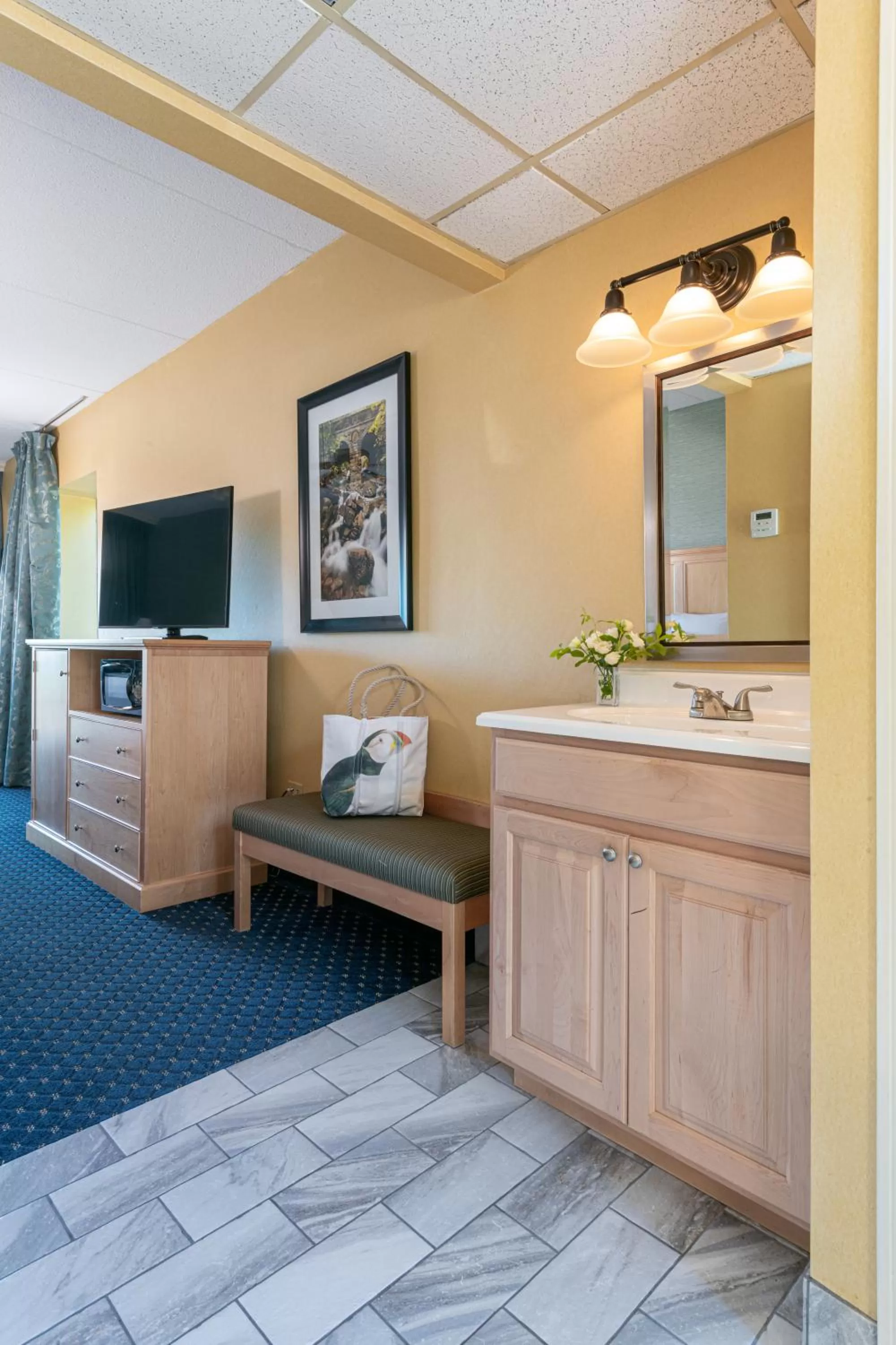 TV and multimedia in Atlantic Oceanside Hotel & Conference Center