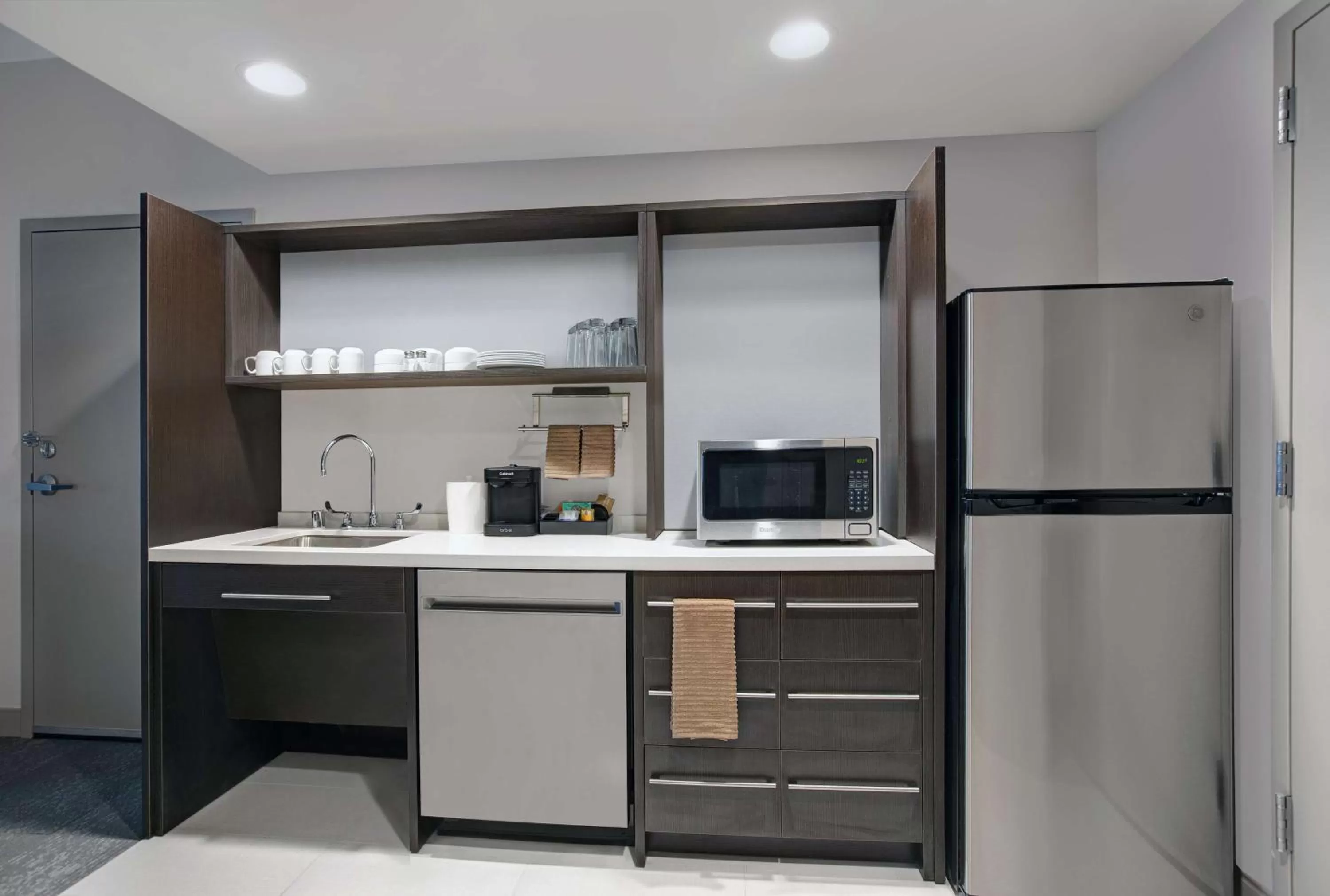 Kitchen or kitchenette in Home2 Suites By Hilton Milwaukee Downtown