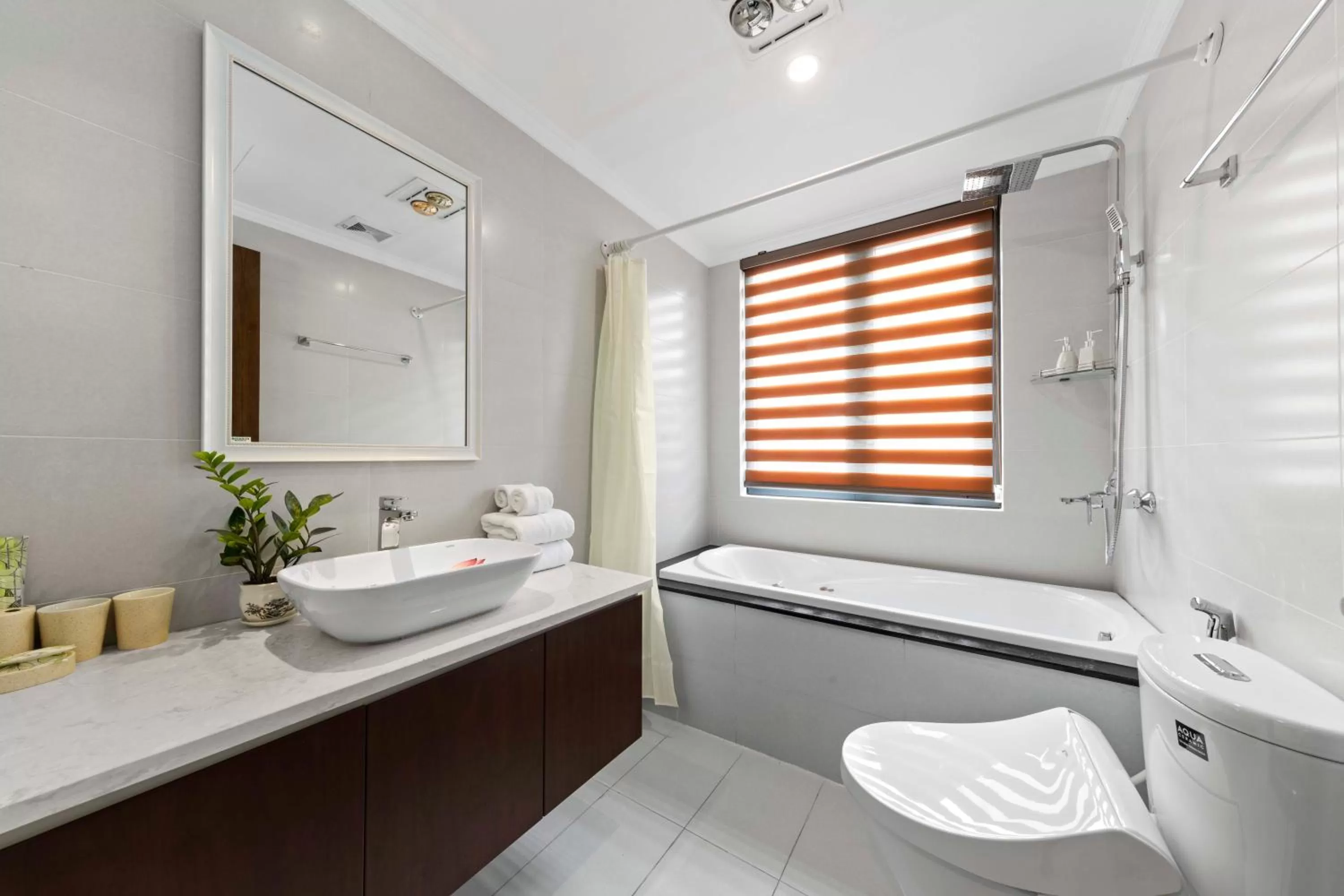 Toilet in Newsky Serviced Apartment