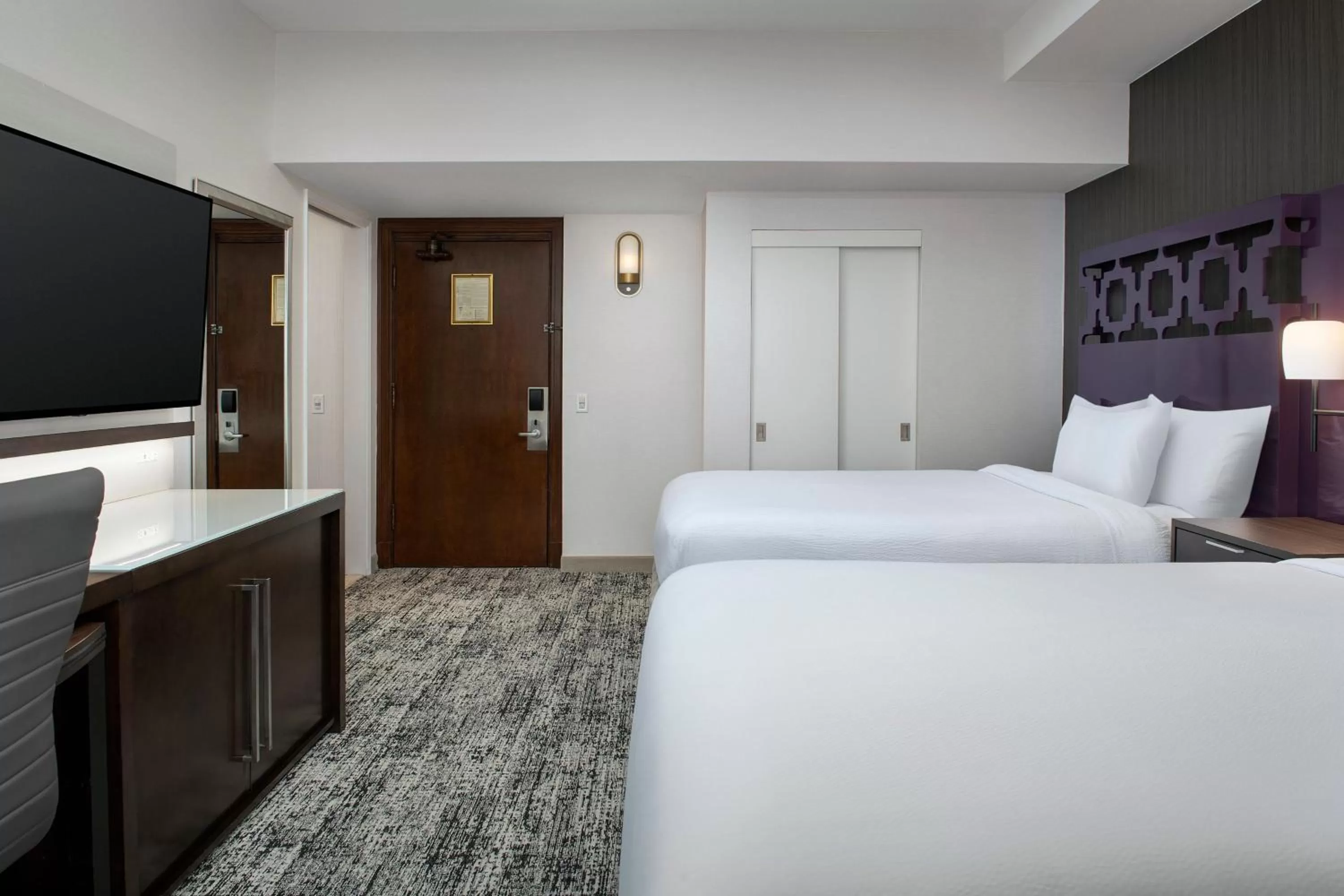 Photo of the whole room, Bed in Courtyard by Marriott San Diego Downtown
