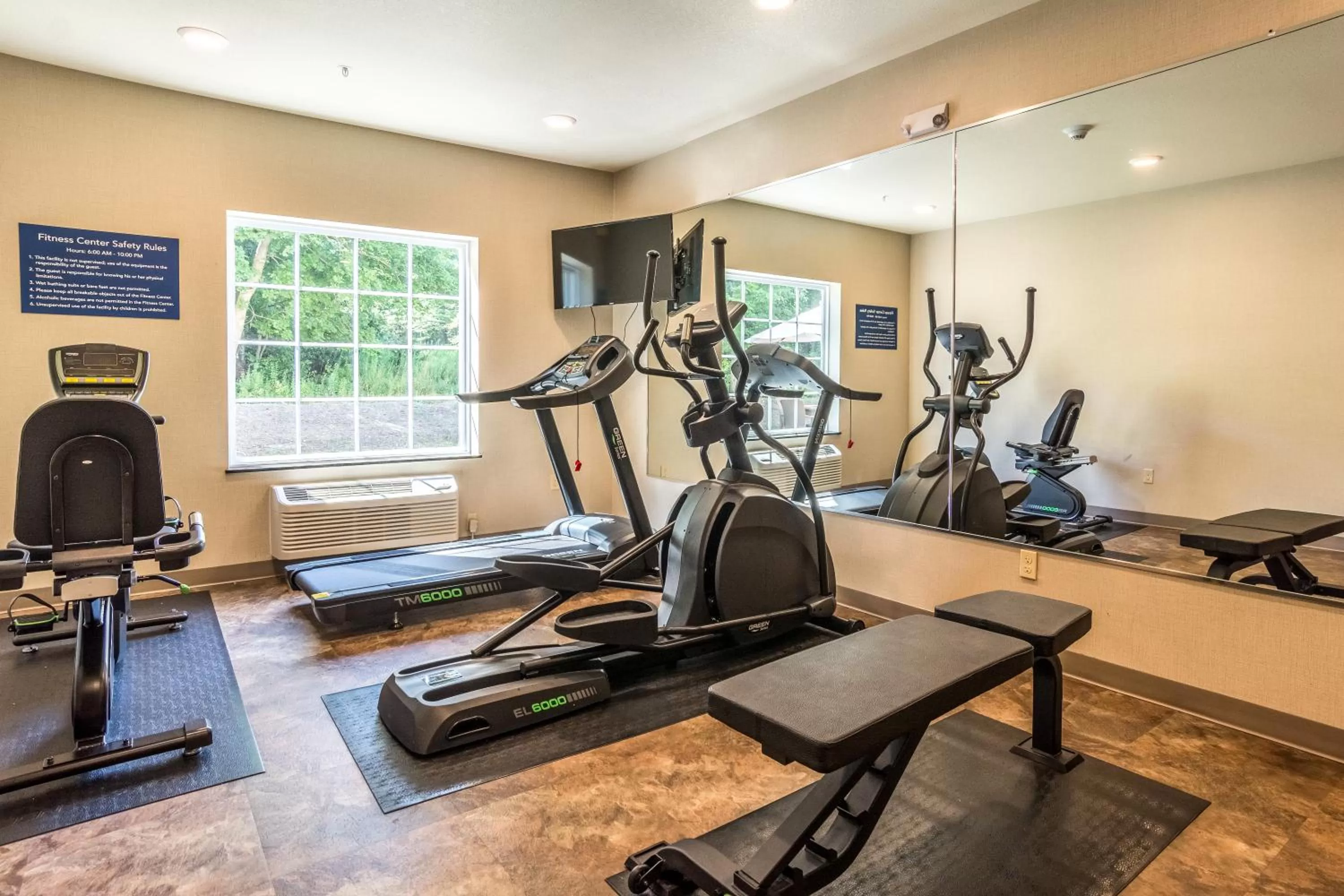 Fitness centre/facilities in Cobblestone Hotel & Suites - Torrington