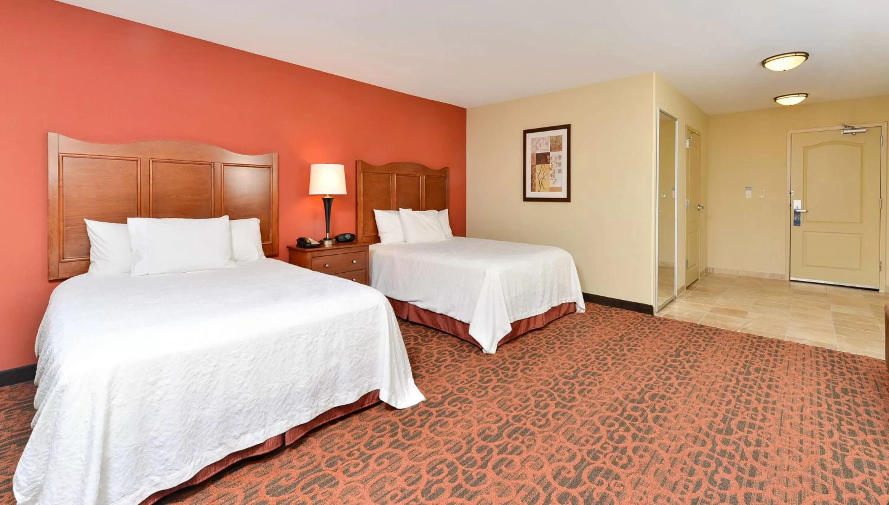 Photo of the whole room, Bed in Hampton Inn Ottumwa