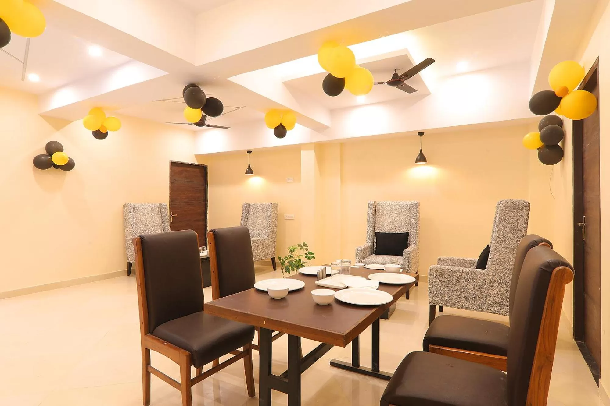 Restaurant/places to eat in FabHotel Blueark