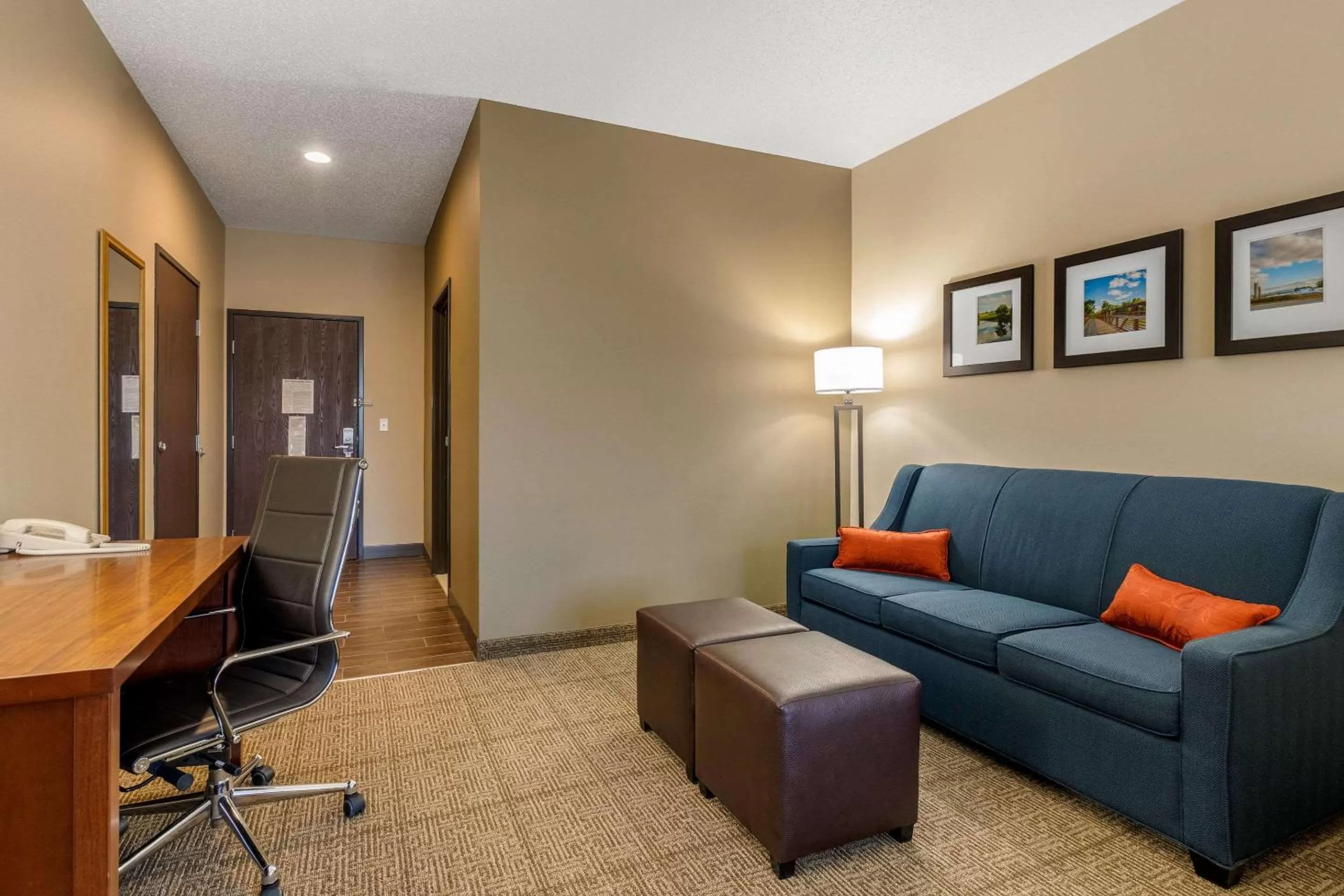 Photo of the whole room in Comfort Suites Cedar Falls Industrial Park