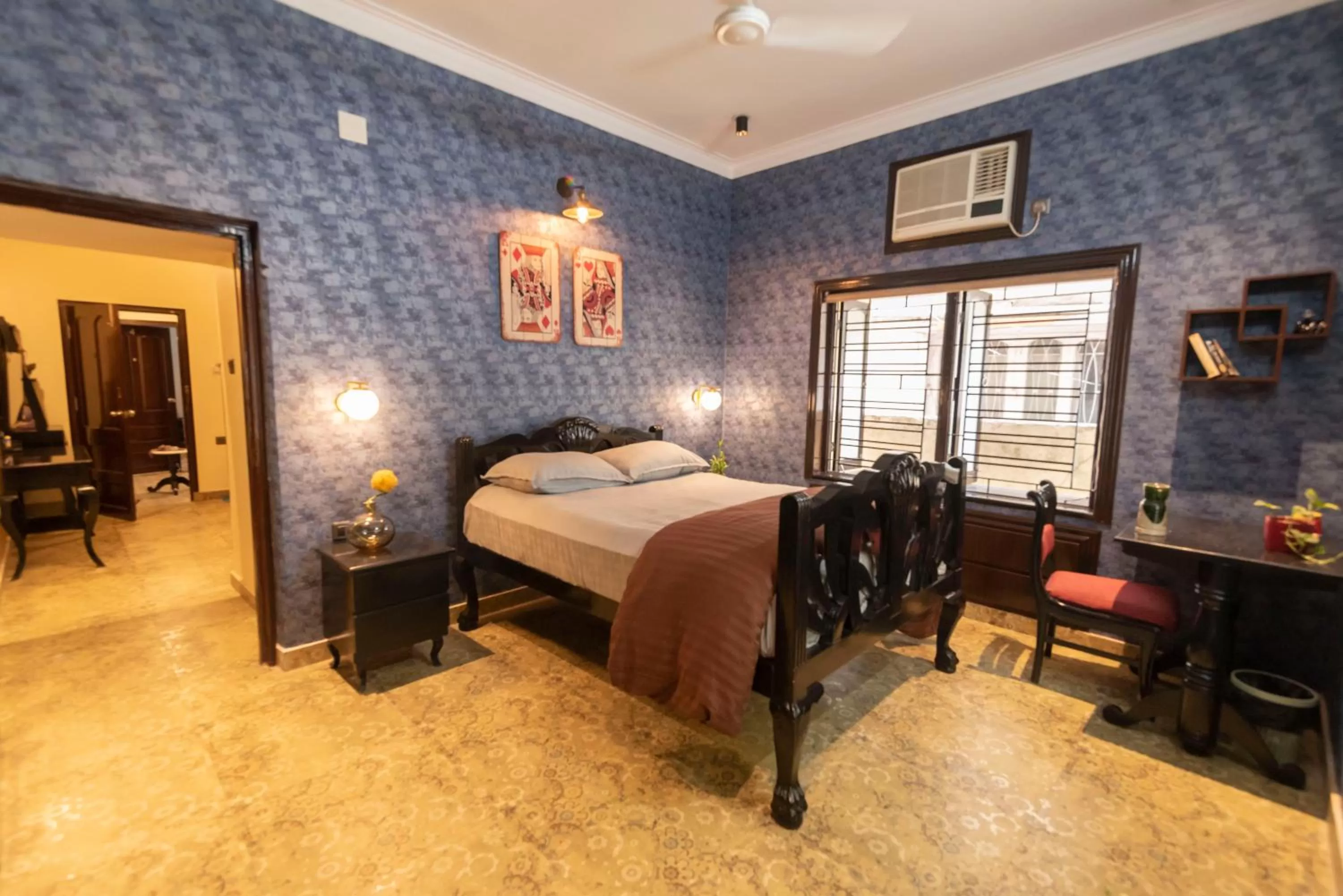 Photo of the whole room, Bed in J's Nest