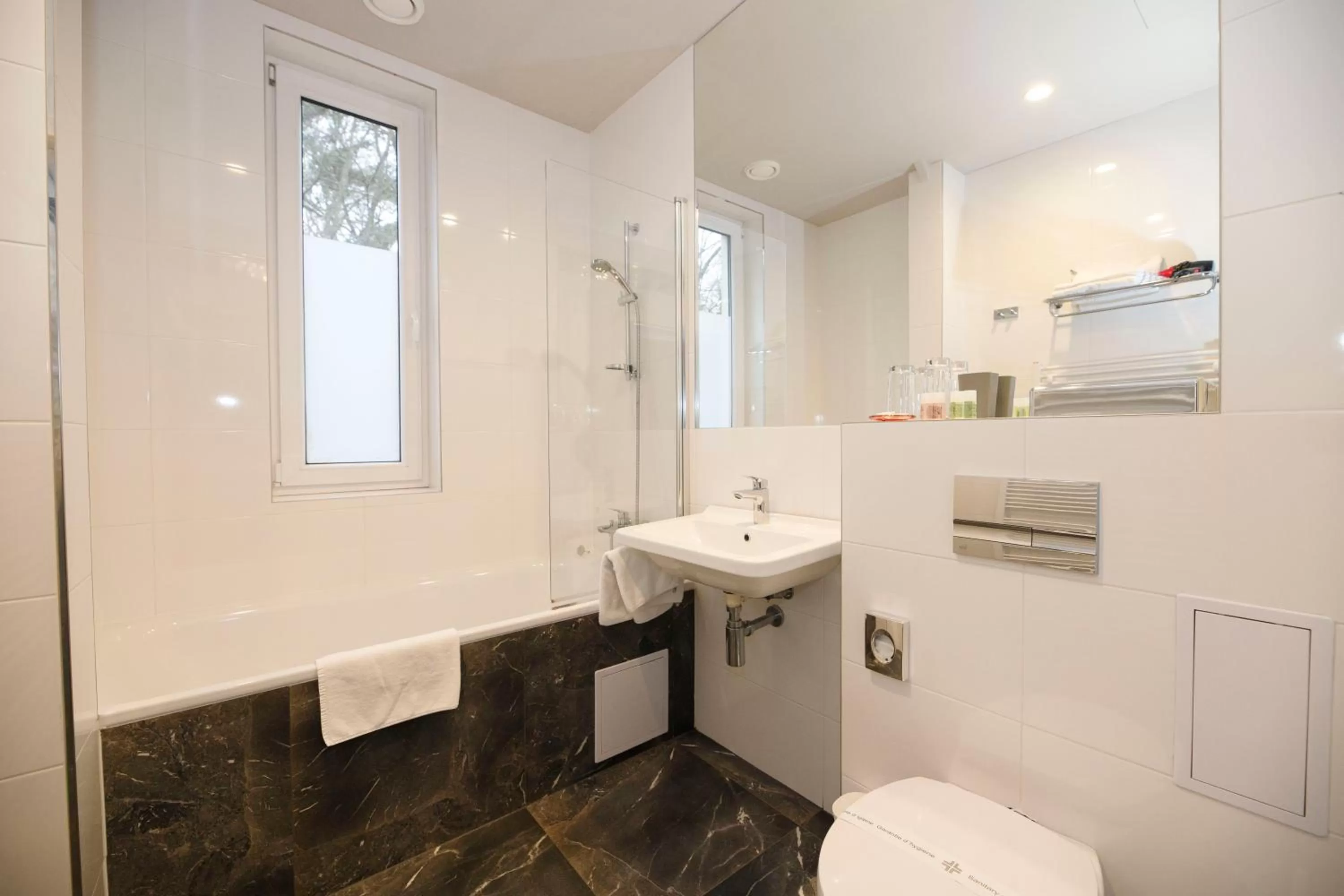 Bathroom in Parkhotel Carlsbad Inn