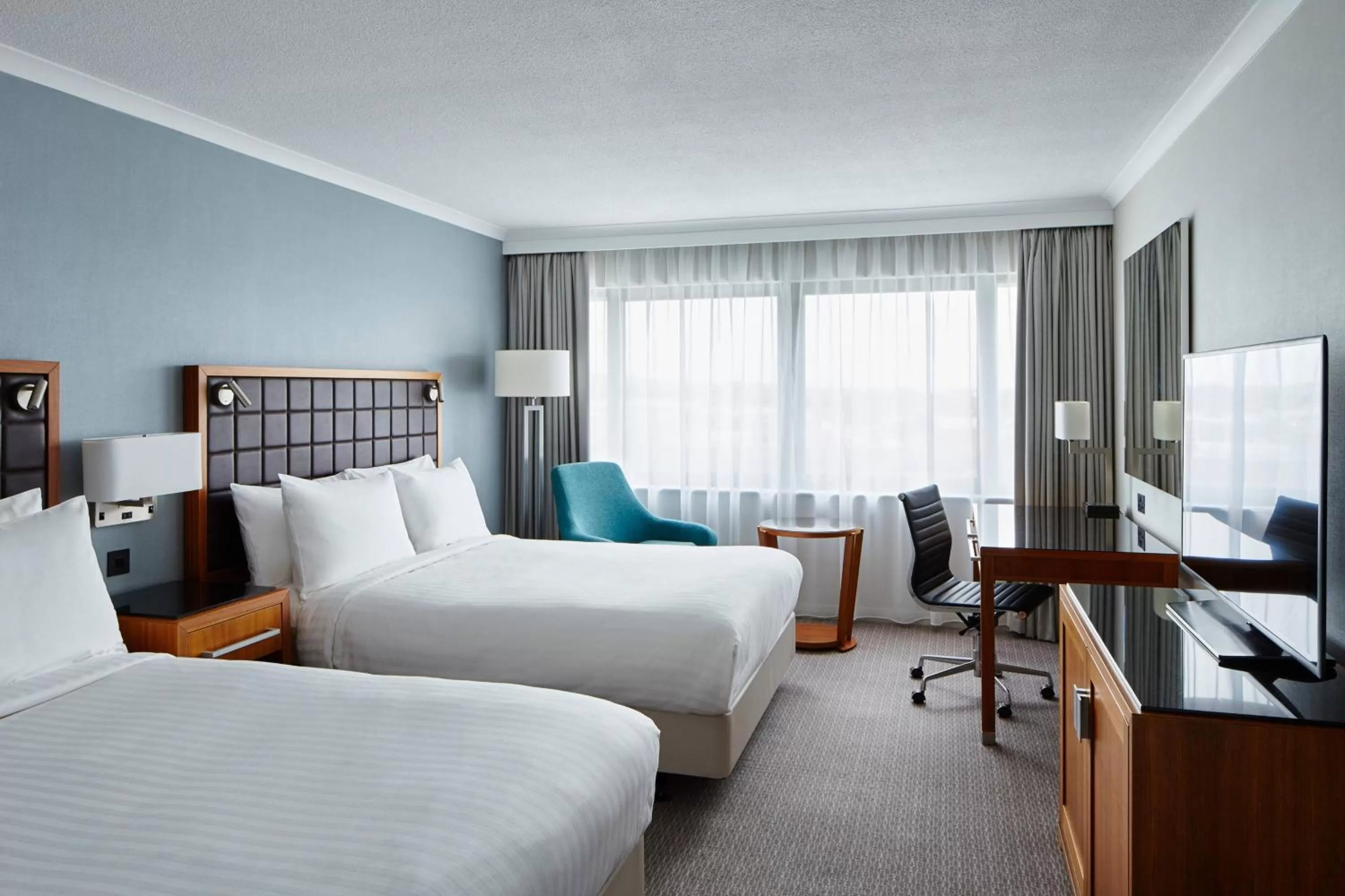 Photo of the whole room, Bed in Portsmouth Marriott Hotel