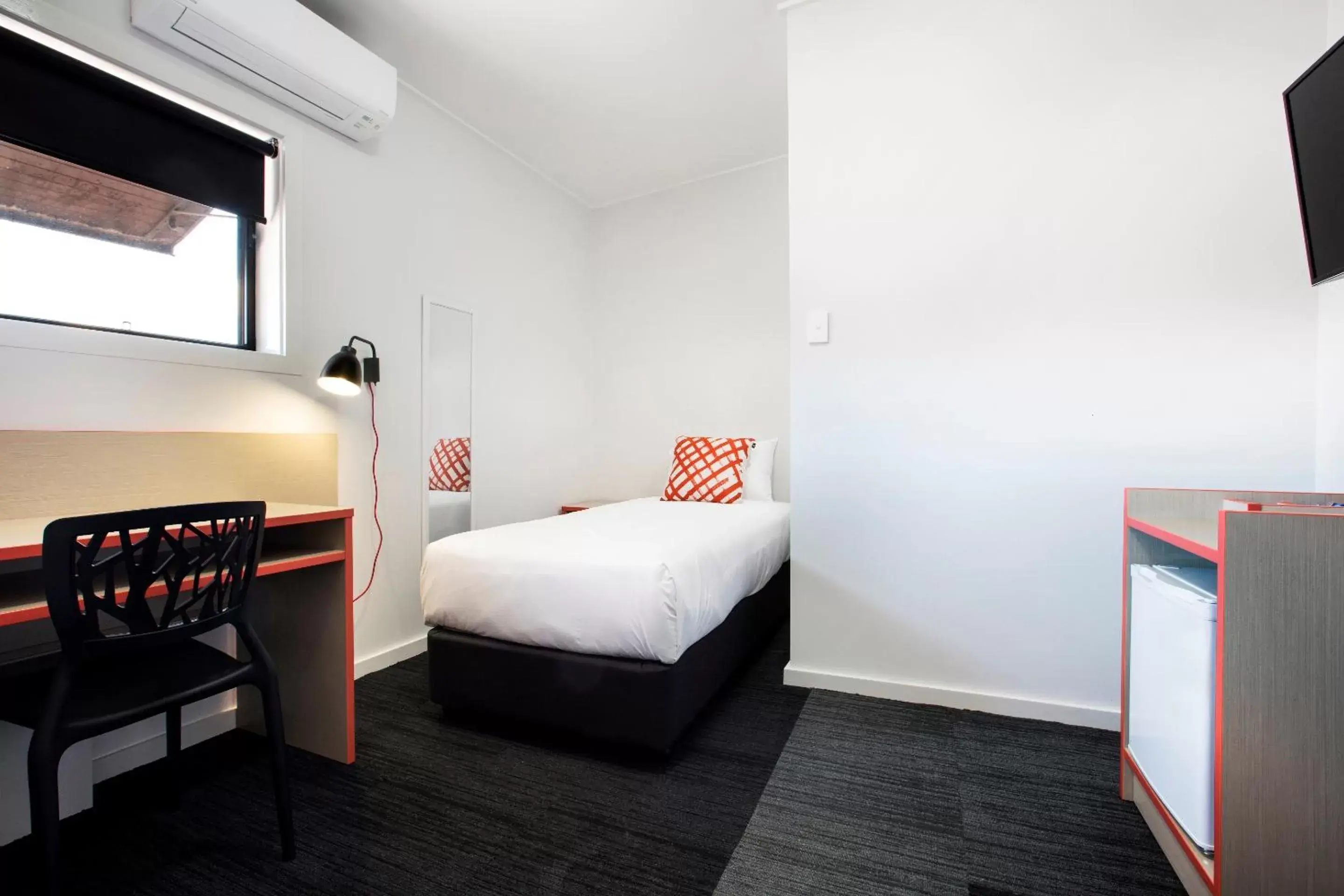 Compact Single Room with Shared Bathroom in Villawood Hotel Compact Single Room with Shared Bathroom in Villawood Hotel