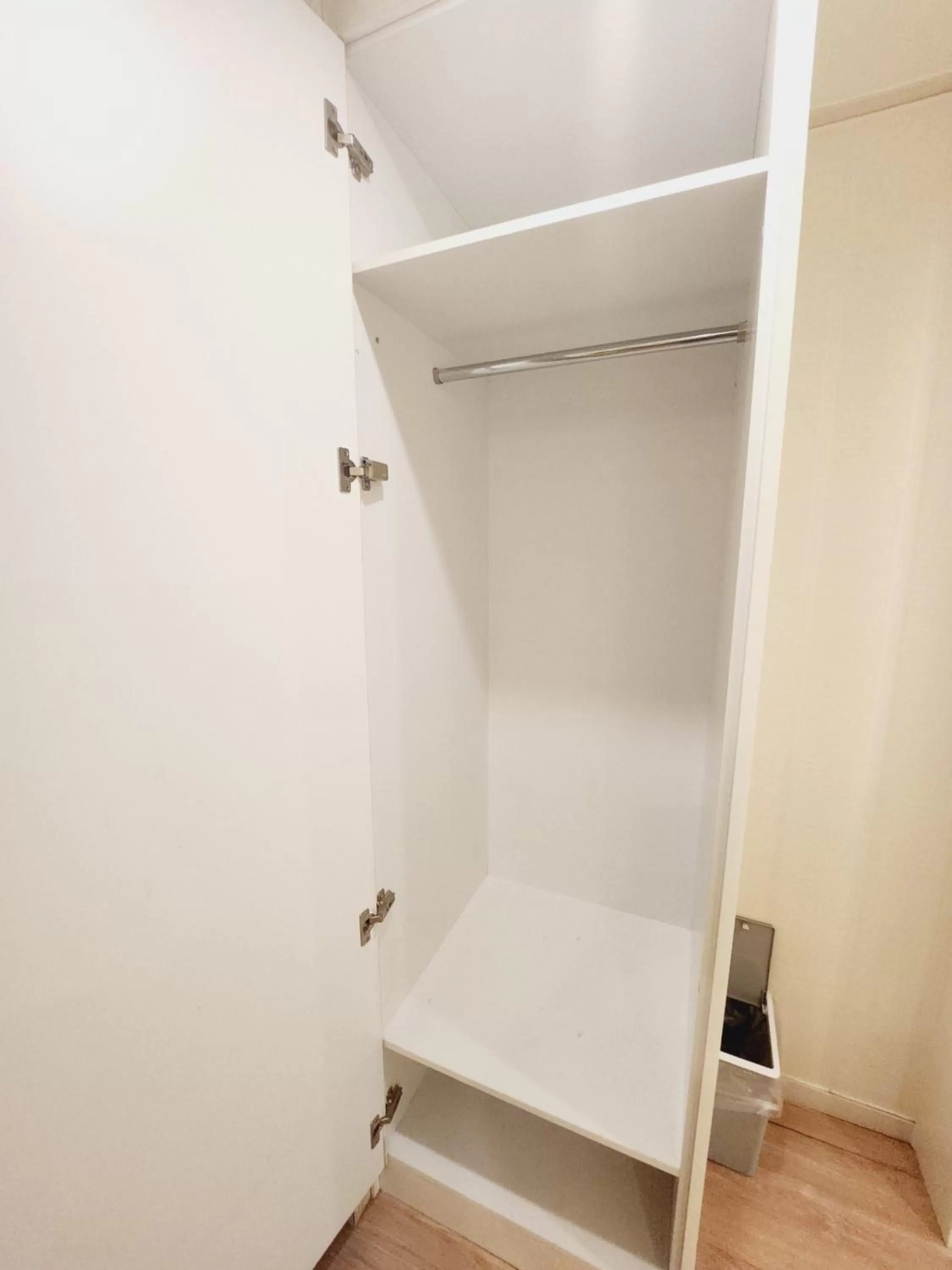 wardrobe, Bathroom in Olive hostel R(Residence)