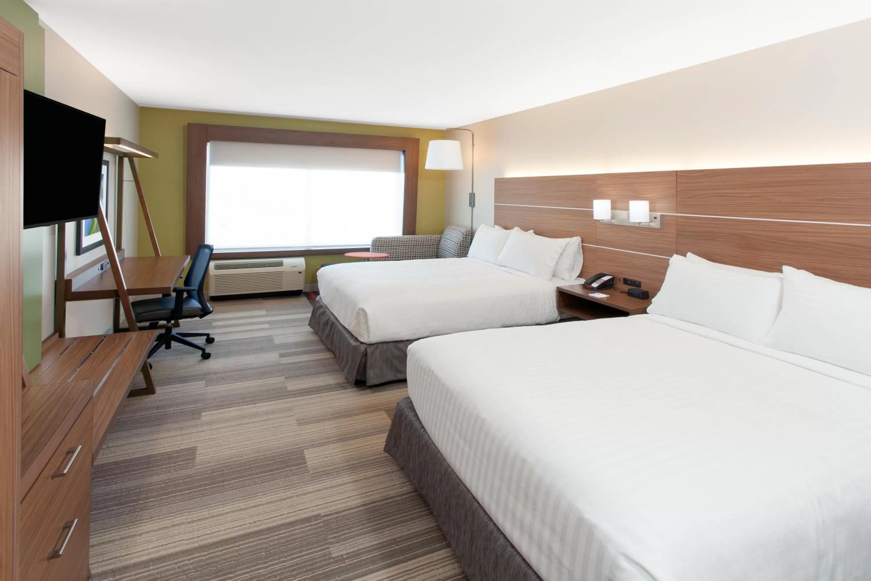 Photo of the whole room, Bed in Holiday Inn Express & Suites - Sterling Heights-Detroit Area by IHG
