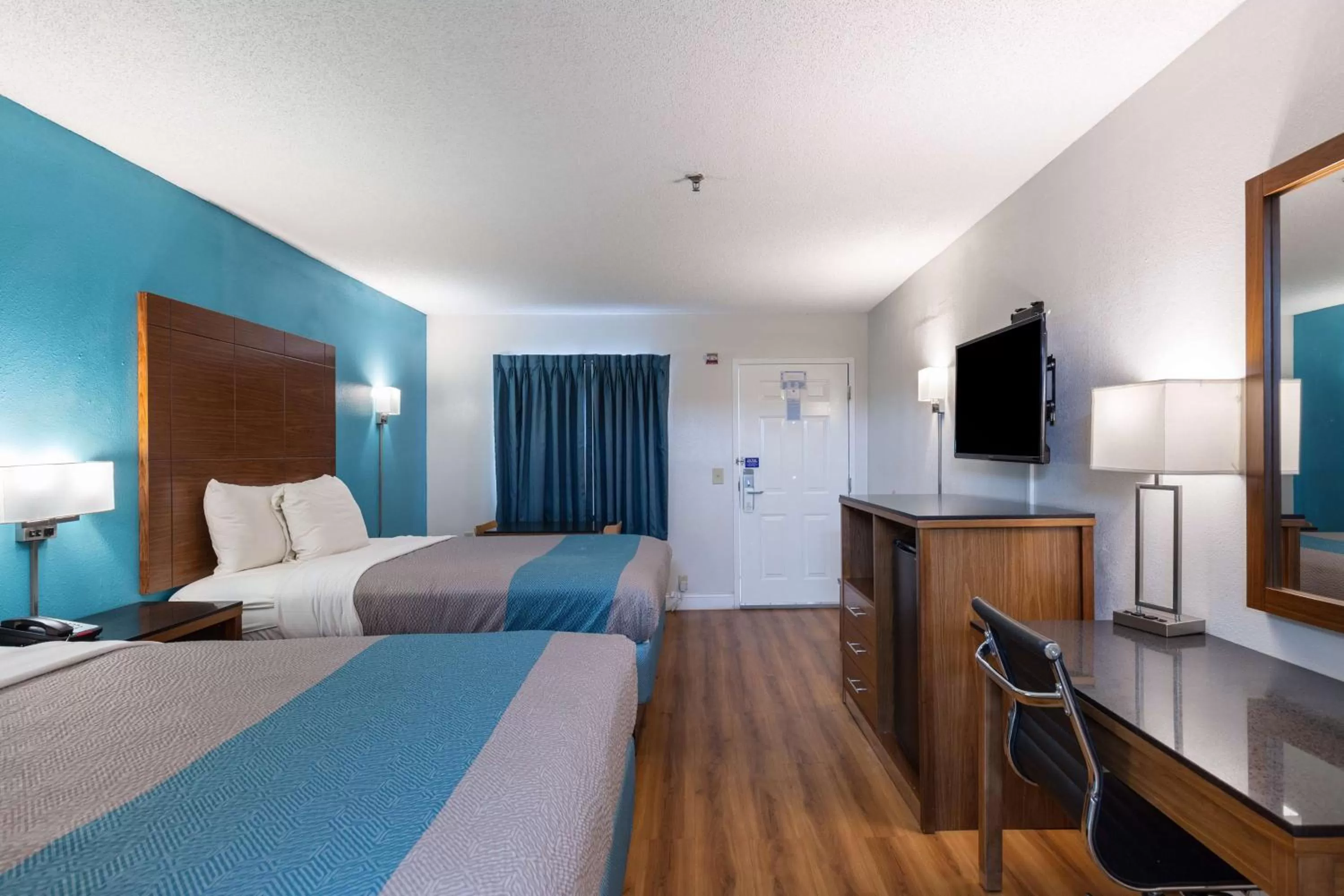 TV and multimedia, Bed in Motel 6-Albany, GA