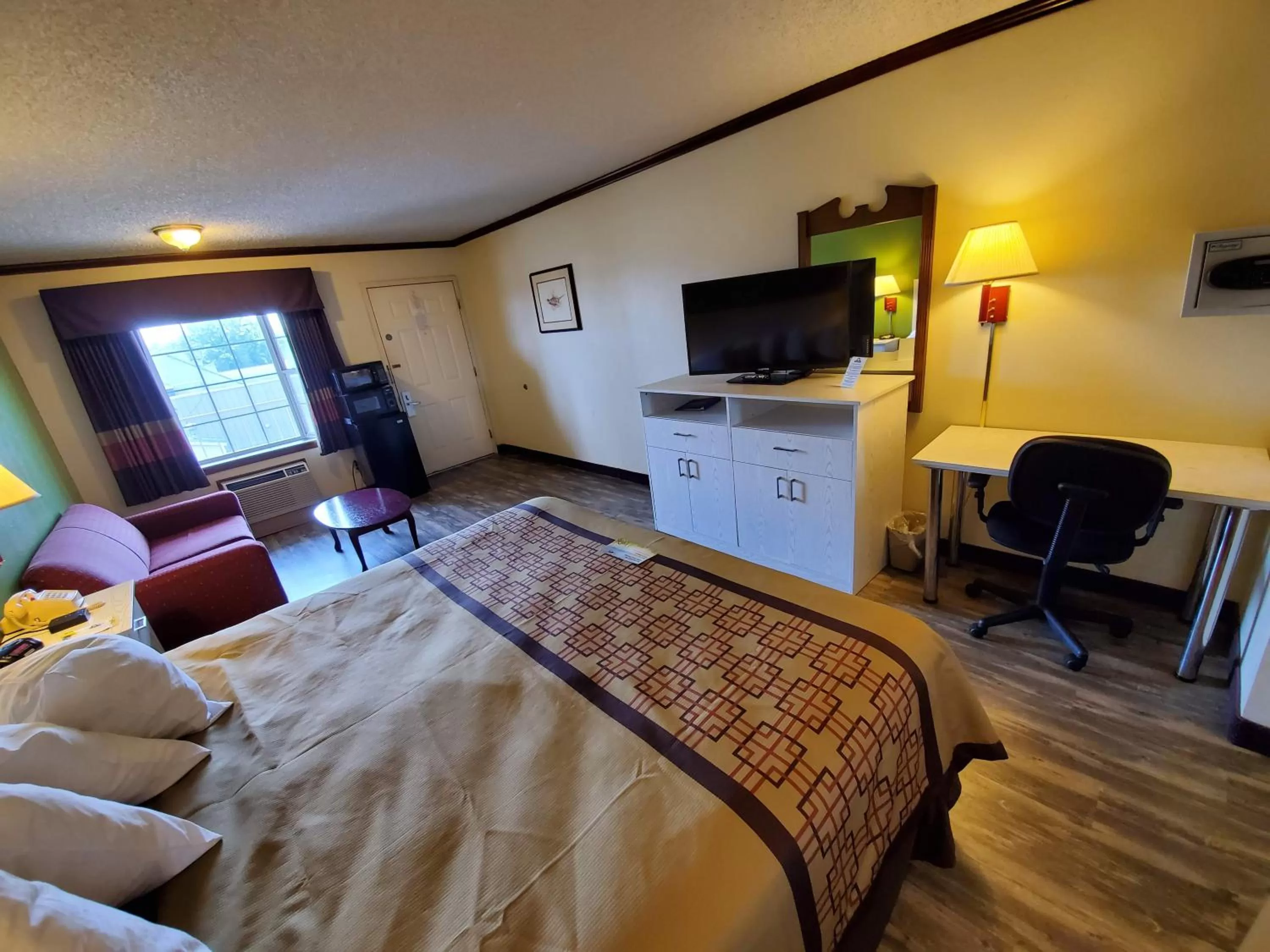 Bed in Days Inn by Wyndham Monett