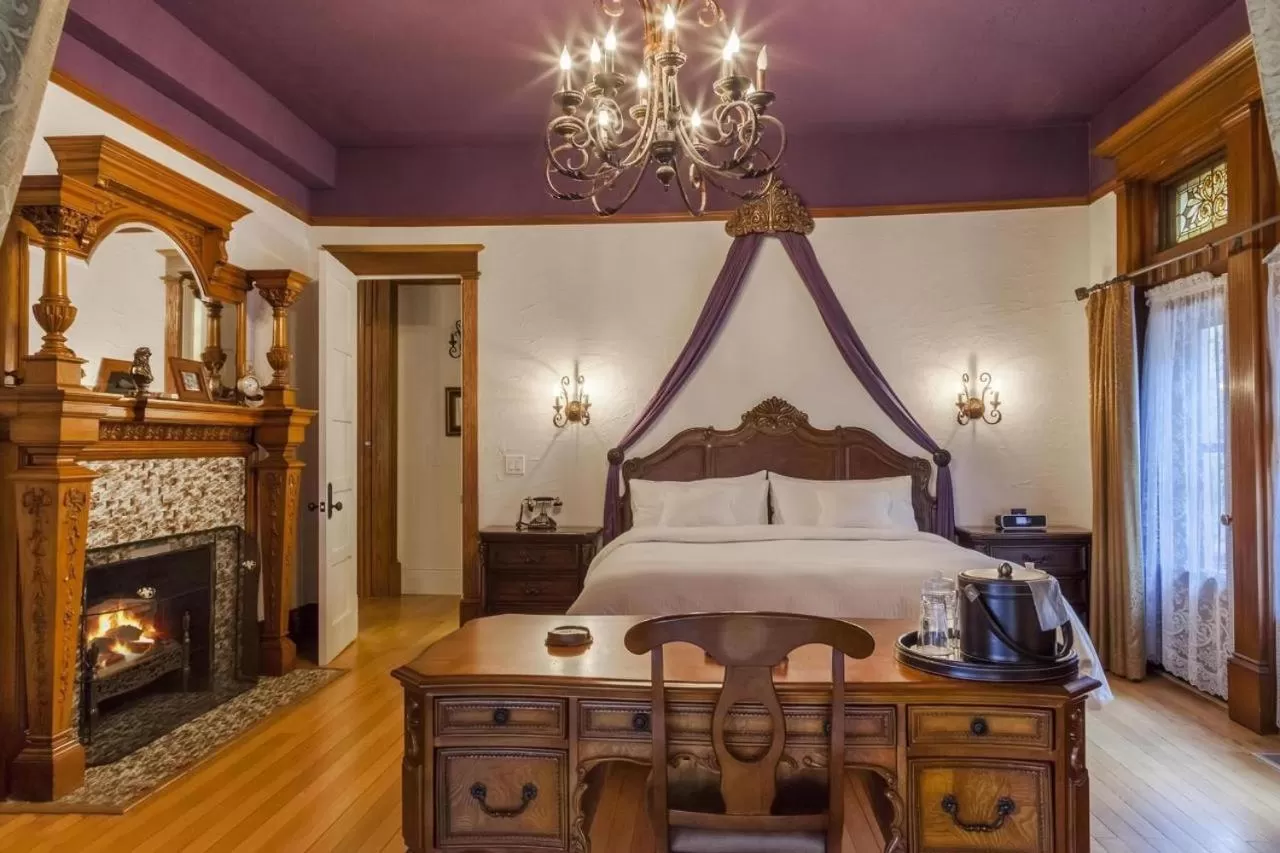 Bed in Patterson Inn