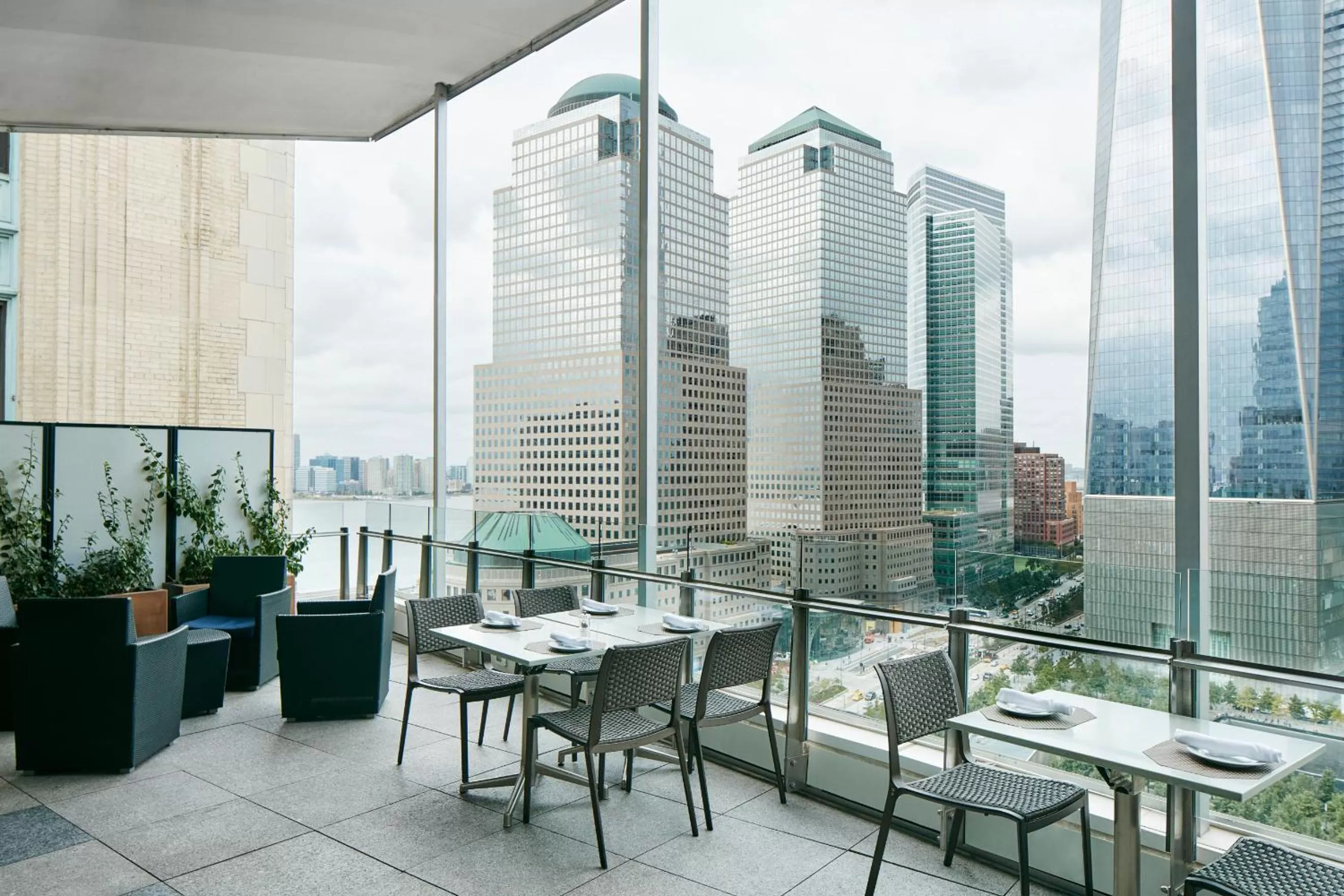 Restaurant/places to eat in World Center Hotel