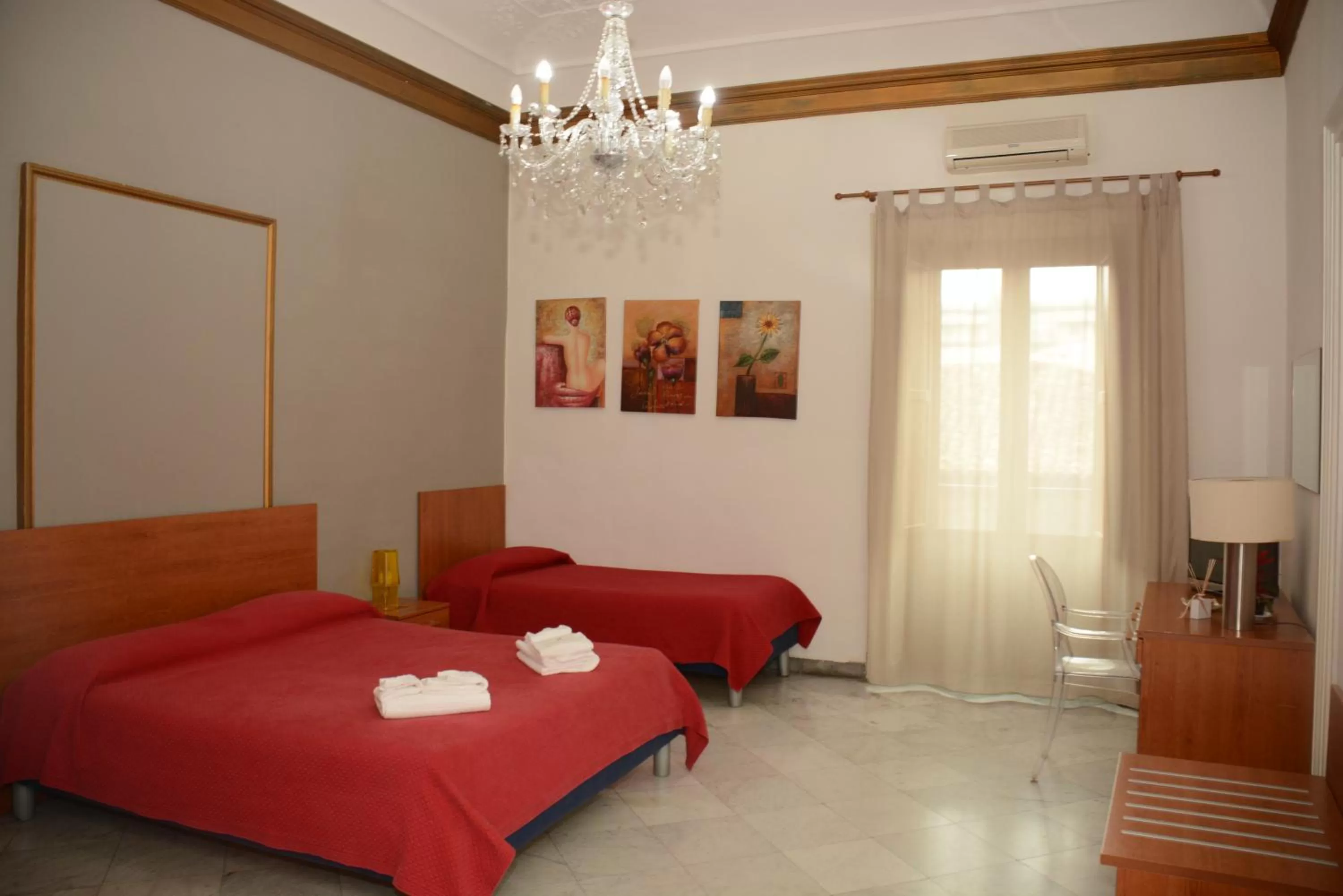 Photo of the whole room, Bed in B&B Opera