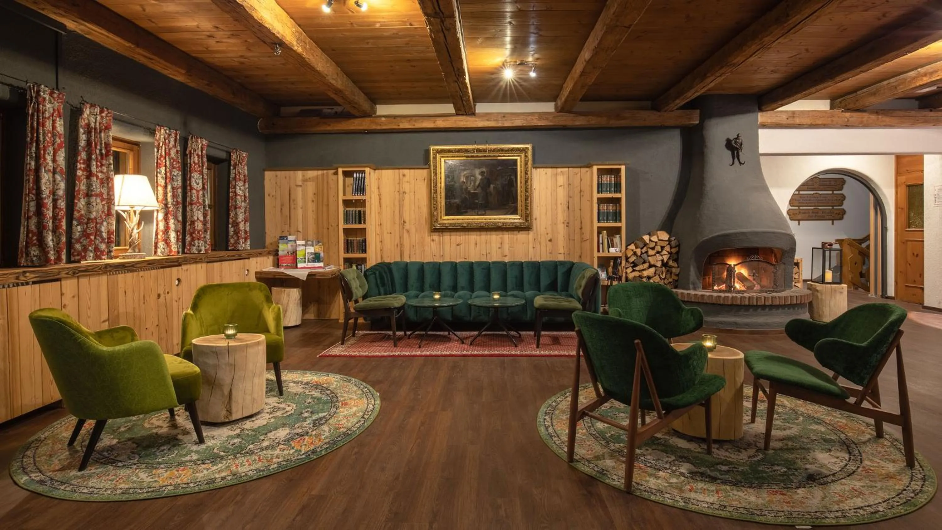 Lobby or reception in Das Bergmayr - Chiemgauer Alpenhotel