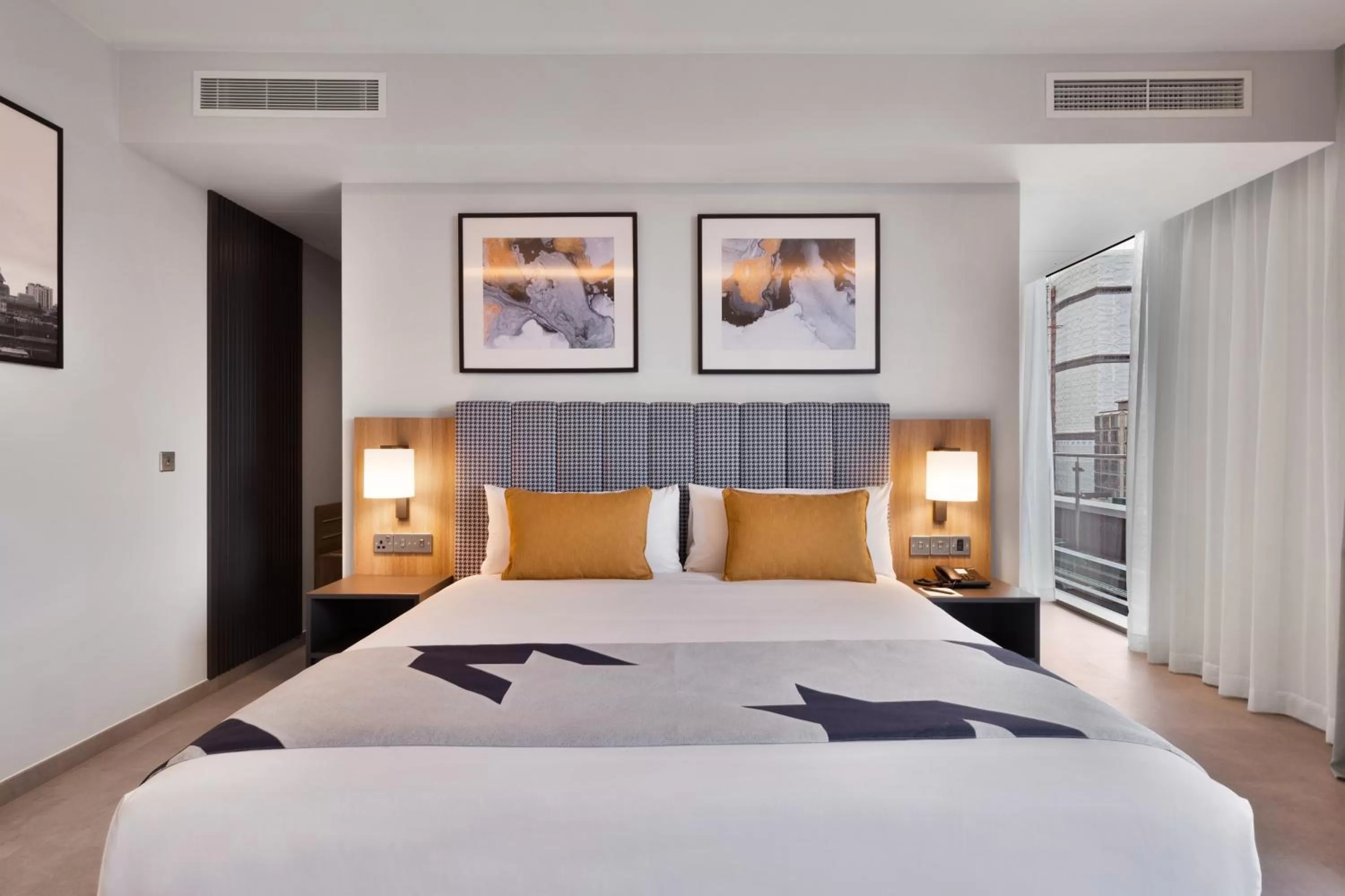 Bed in Riu Plaza London Victoria