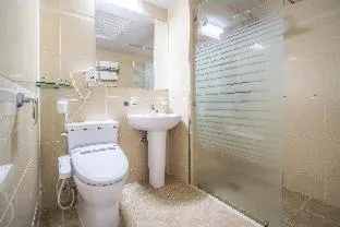 Toilet in Breeze Bay Hotel