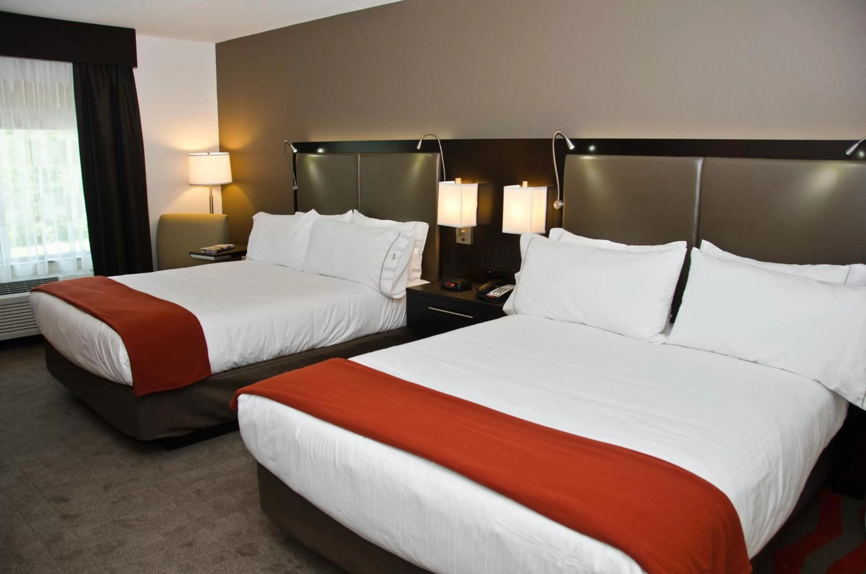 Photo of the whole room, Bed in Holiday Inn Express & Suites Columbus - Easton Area by IHG