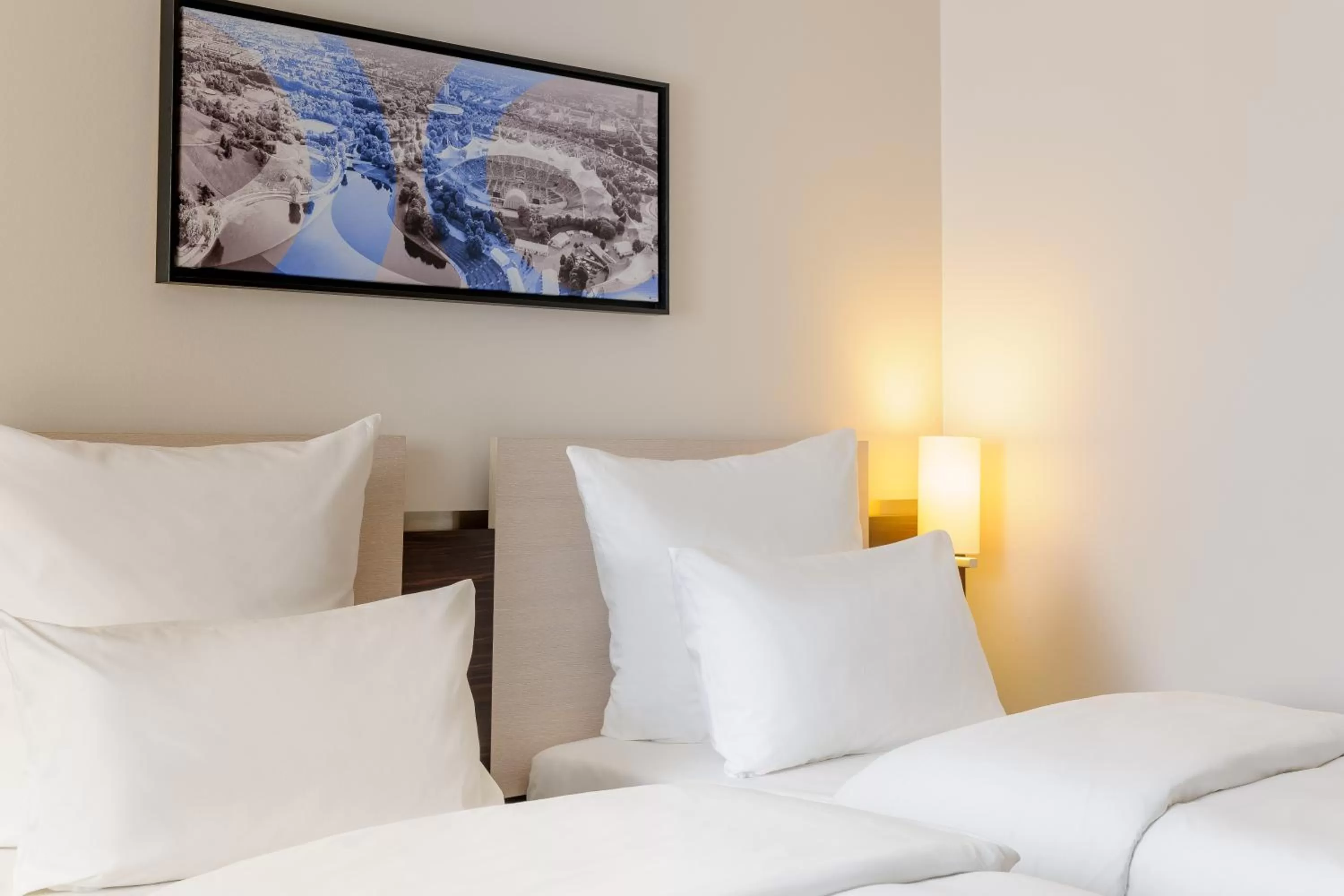 Decorative detail, Bed in Mercure Hotel München Süd Messe