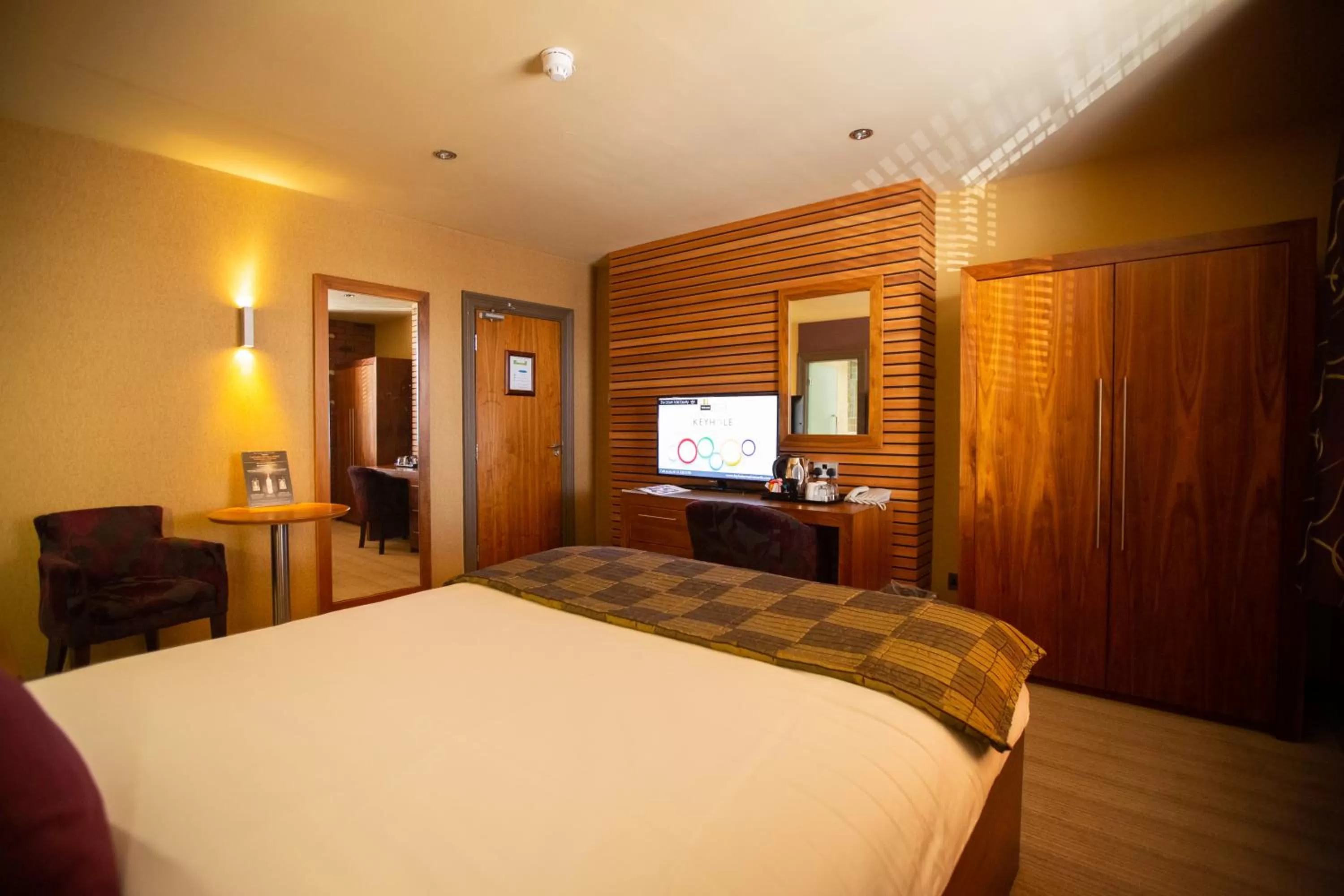 Photo of the whole room, Bed in The Crown Hotel Bawtry-Doncaster