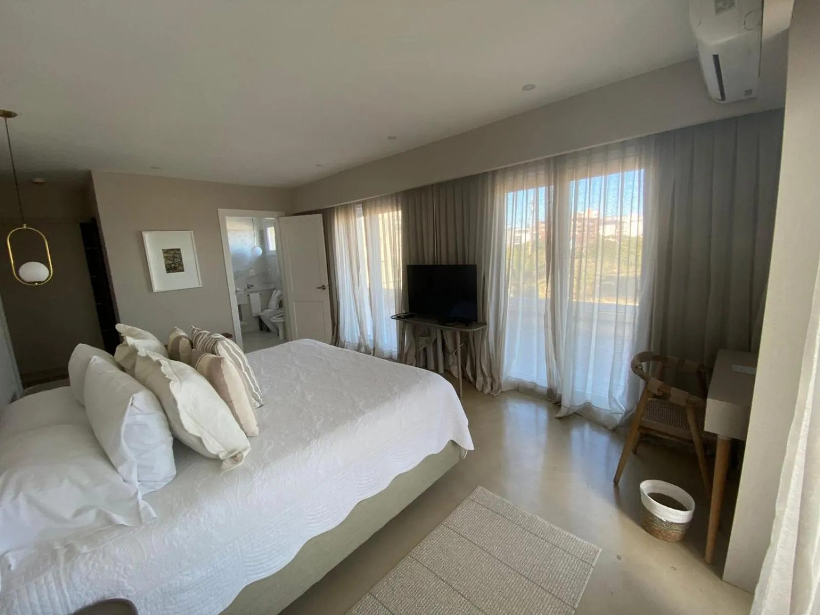 Photo of the whole room, Bed in Serena Hotel - Punta del Este - Unico sobre la Playa