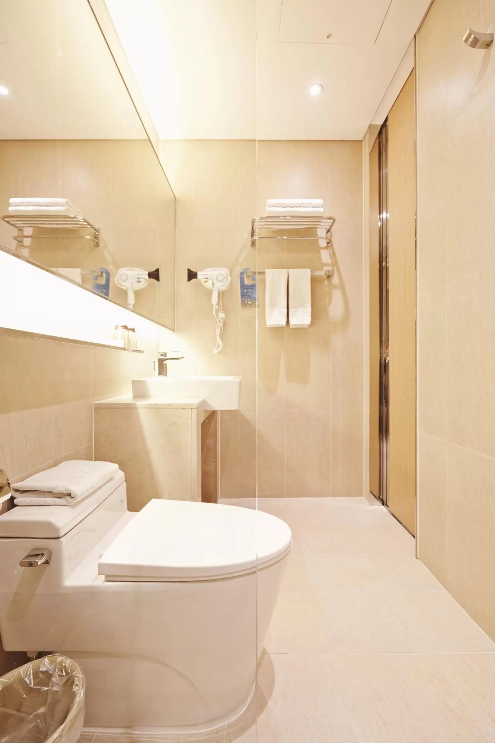 Bathroom in Days Hotel by Wyndham Seoul Myeongdong