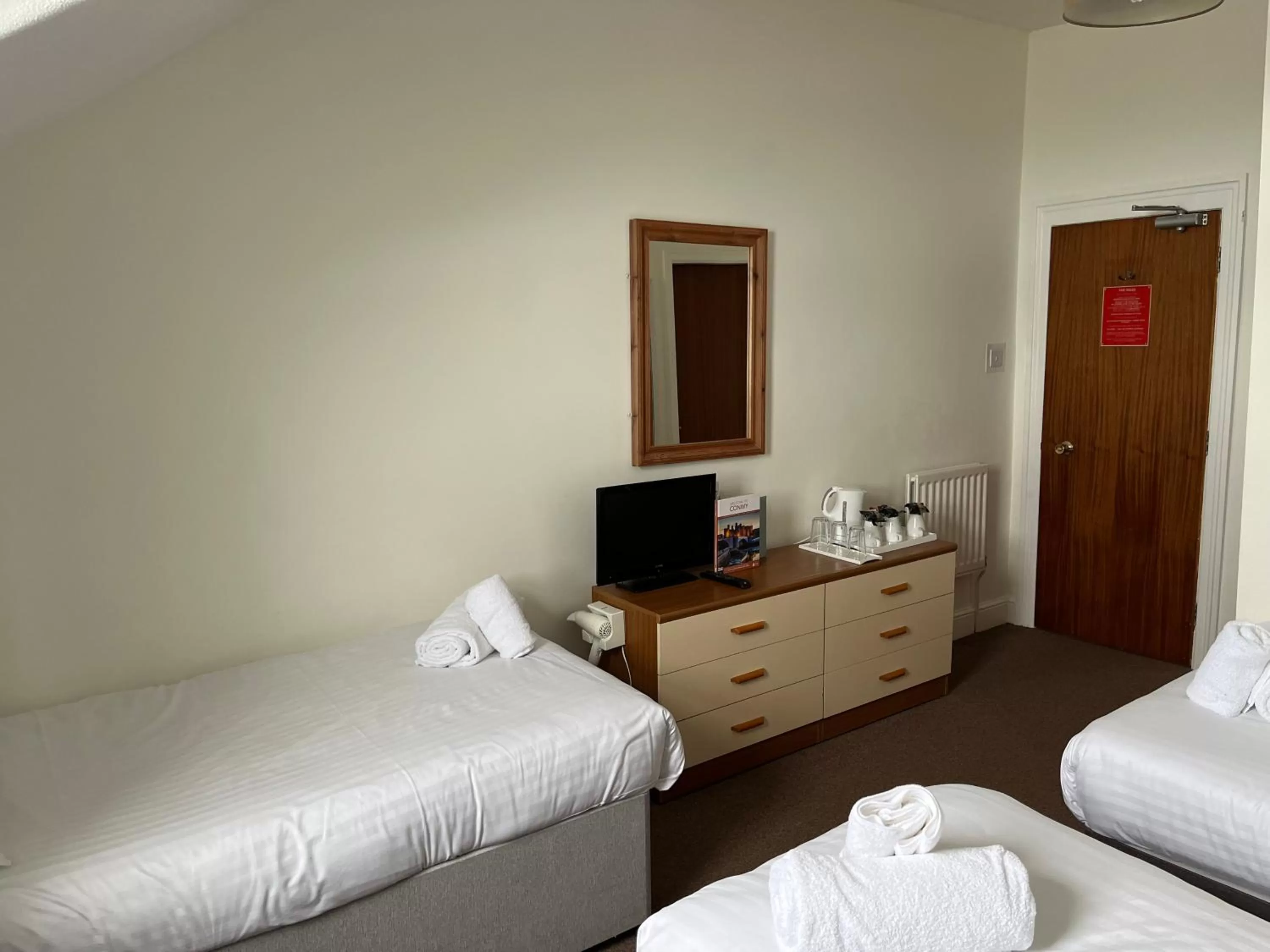 Bedroom, Bed in The Oasis Hotel