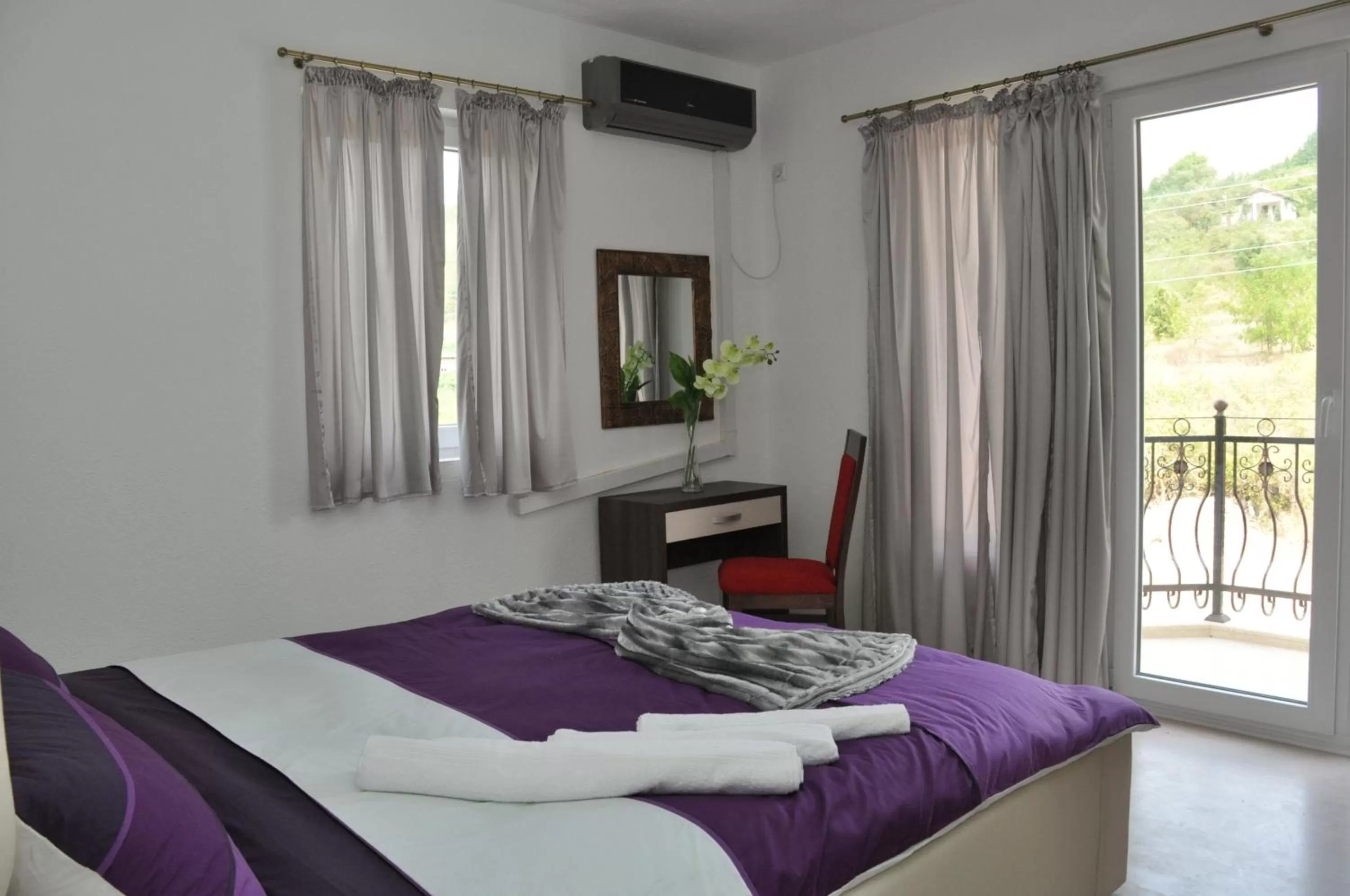 Mountain view, Bed in Villa Bella Boutique Hotel