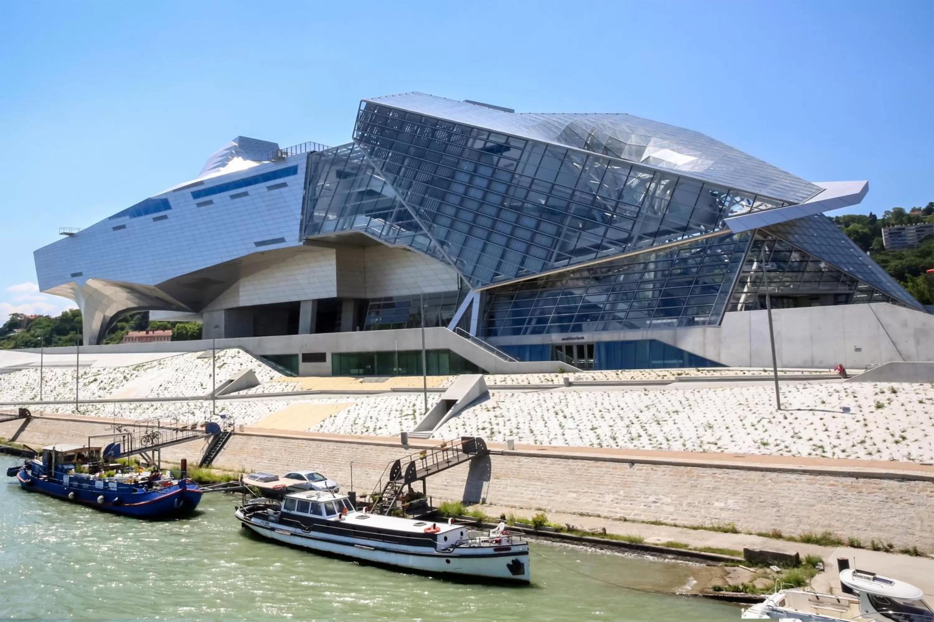 Spring in ibis Lyon Gare Part Dieu