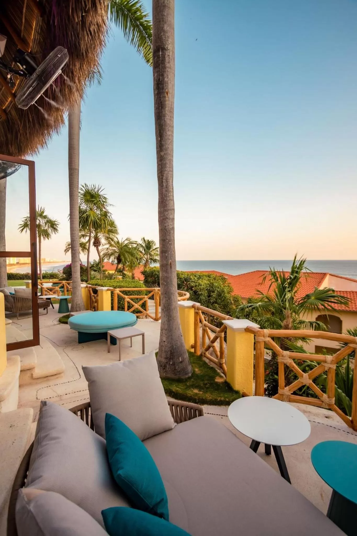 Lounge or bar in Quinta Real Acapulco