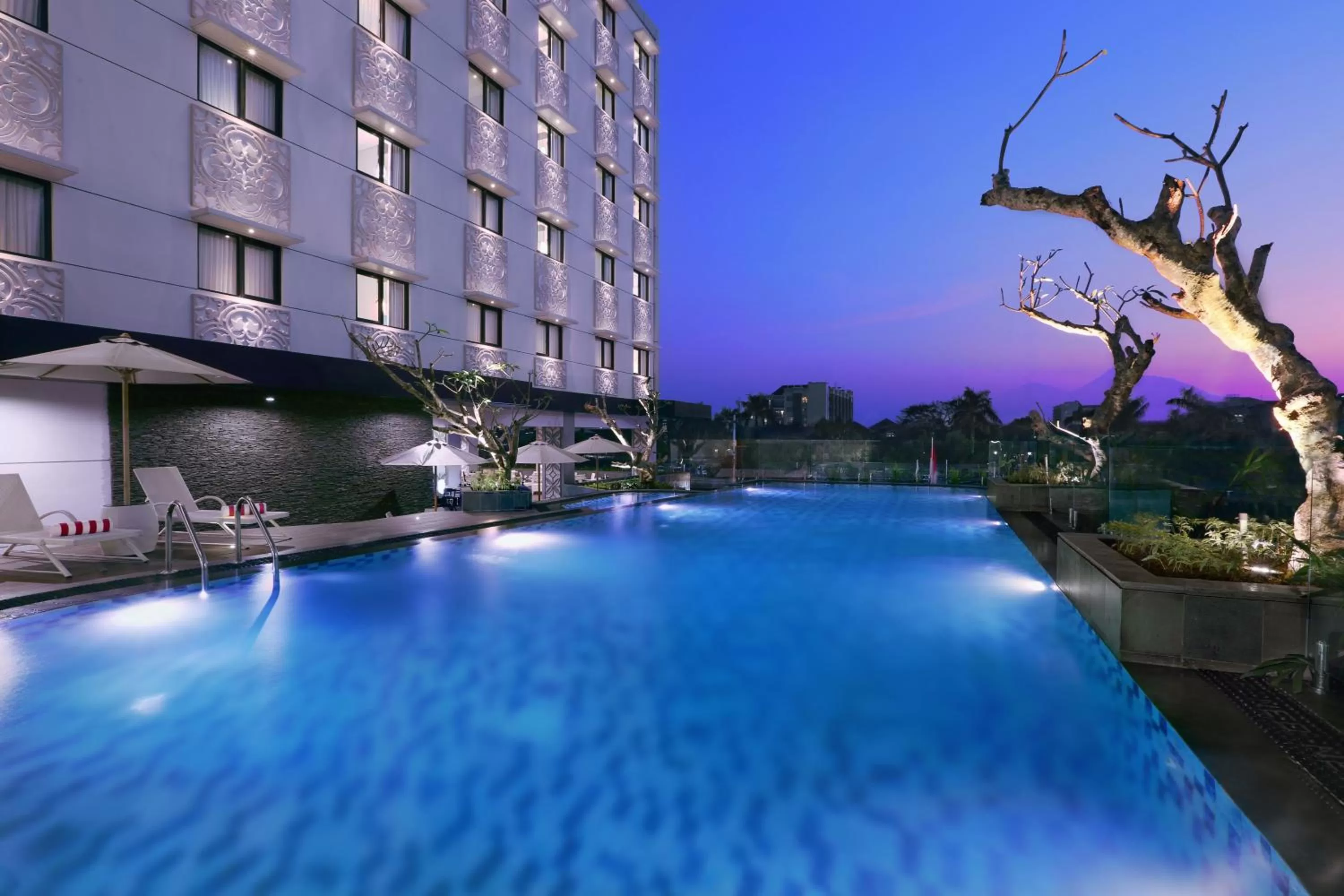 Swimming pool in Hotel Neo Malioboro by ASTON