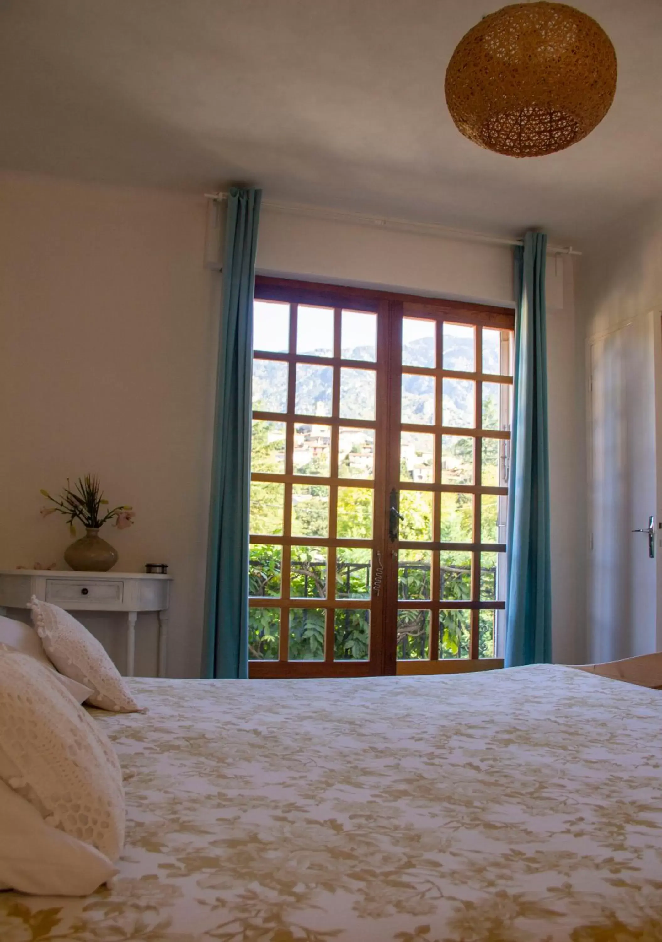Quadruple Room with Balcony - single occupancy in La Perle des Montagnes - Bed and breakfast - Chambre d hôte Quadruple Room with Balcony - single occupancy in La Perle des Montagnes - Bed and breakfast - Chambre d hôte