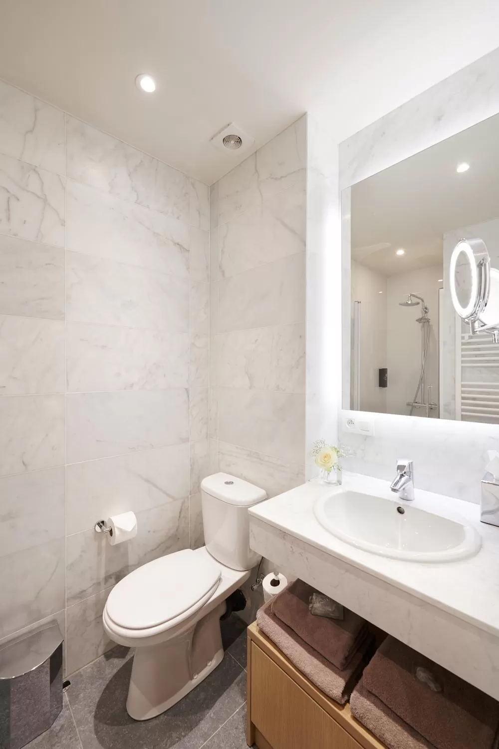 Shower in Hotel Royal Astrid