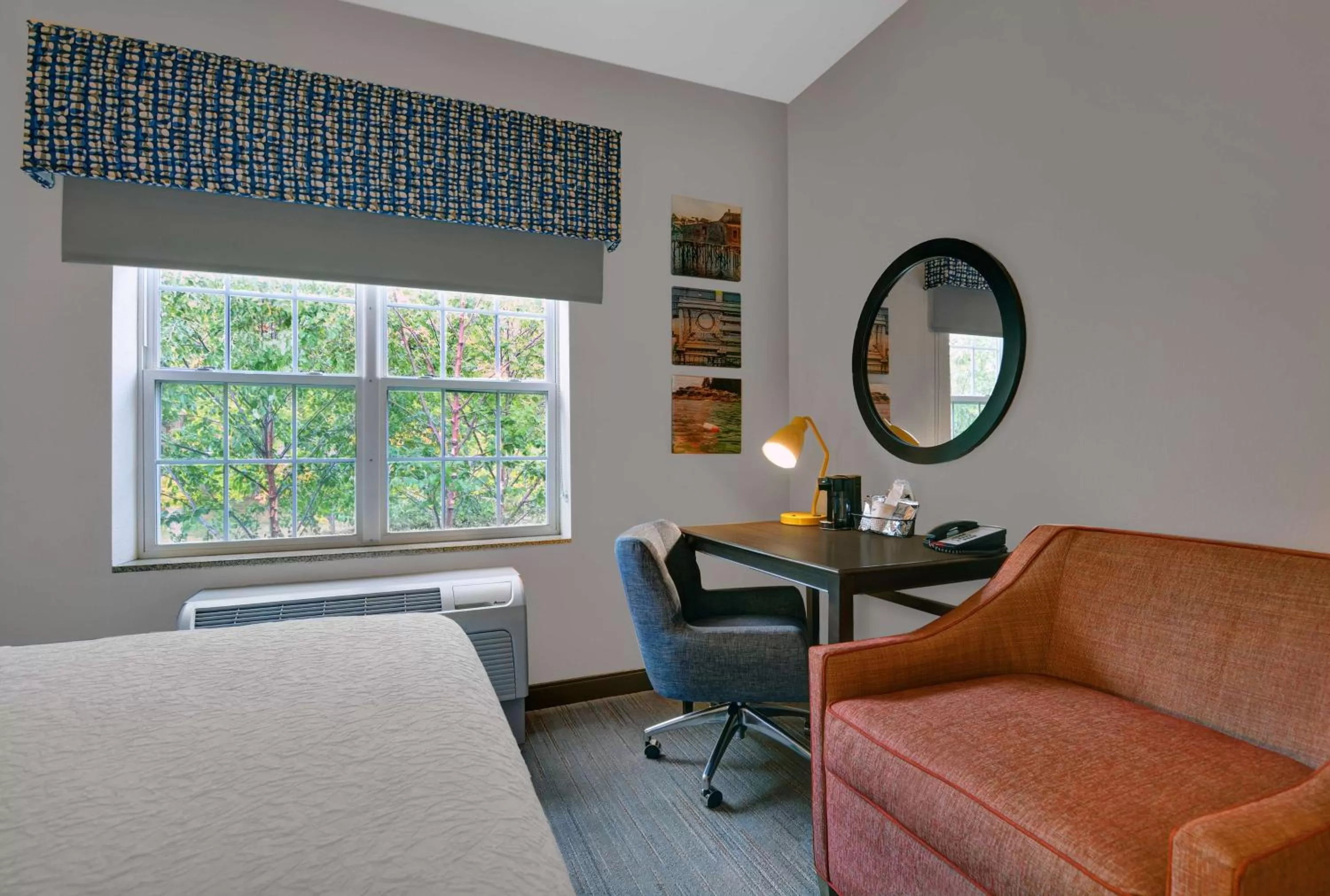 Bedroom in Hampton Inn Bath - Brunswick Area , ME