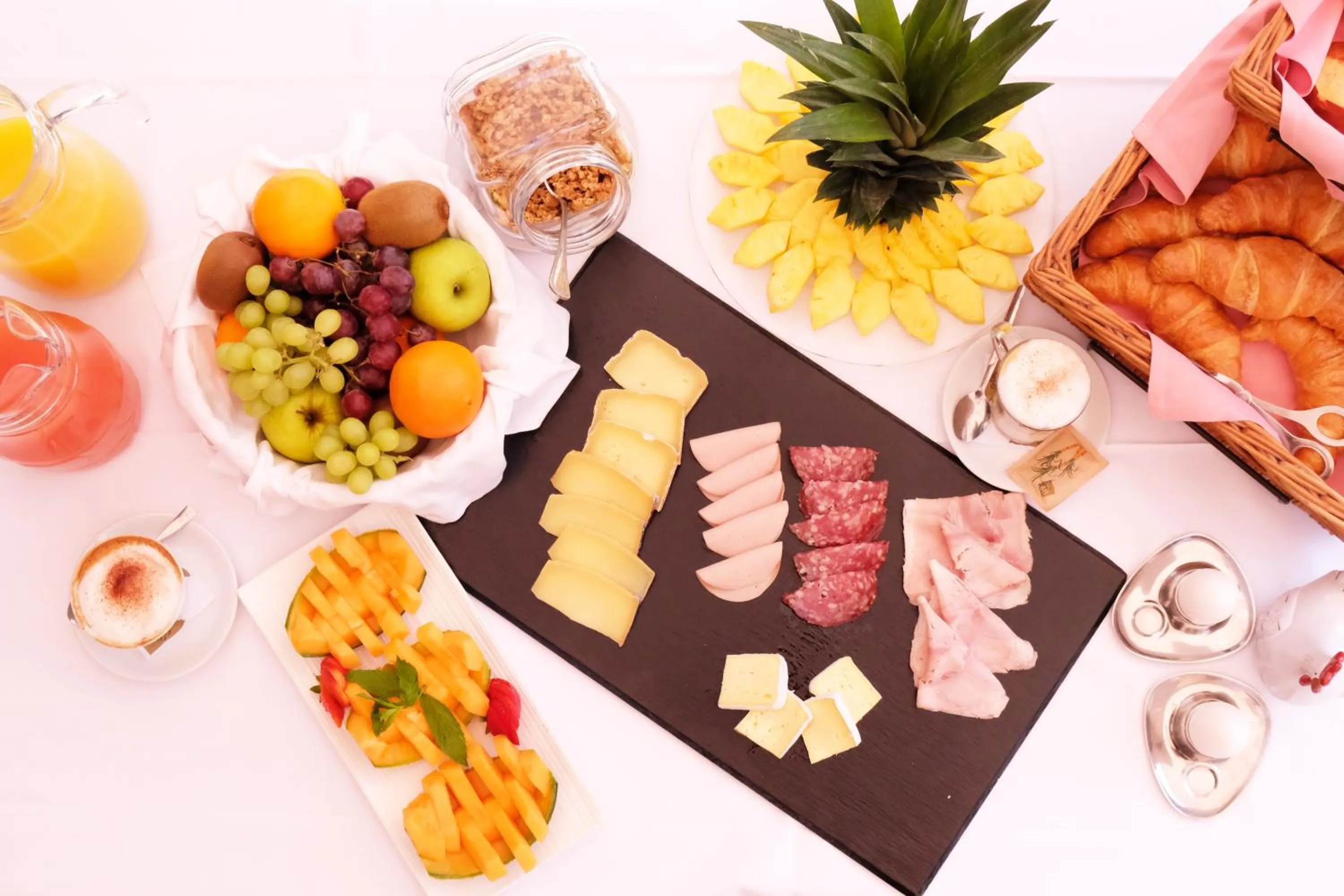 Buffet breakfast in Tailormade Hotel AL GIARDINETTO Biasca