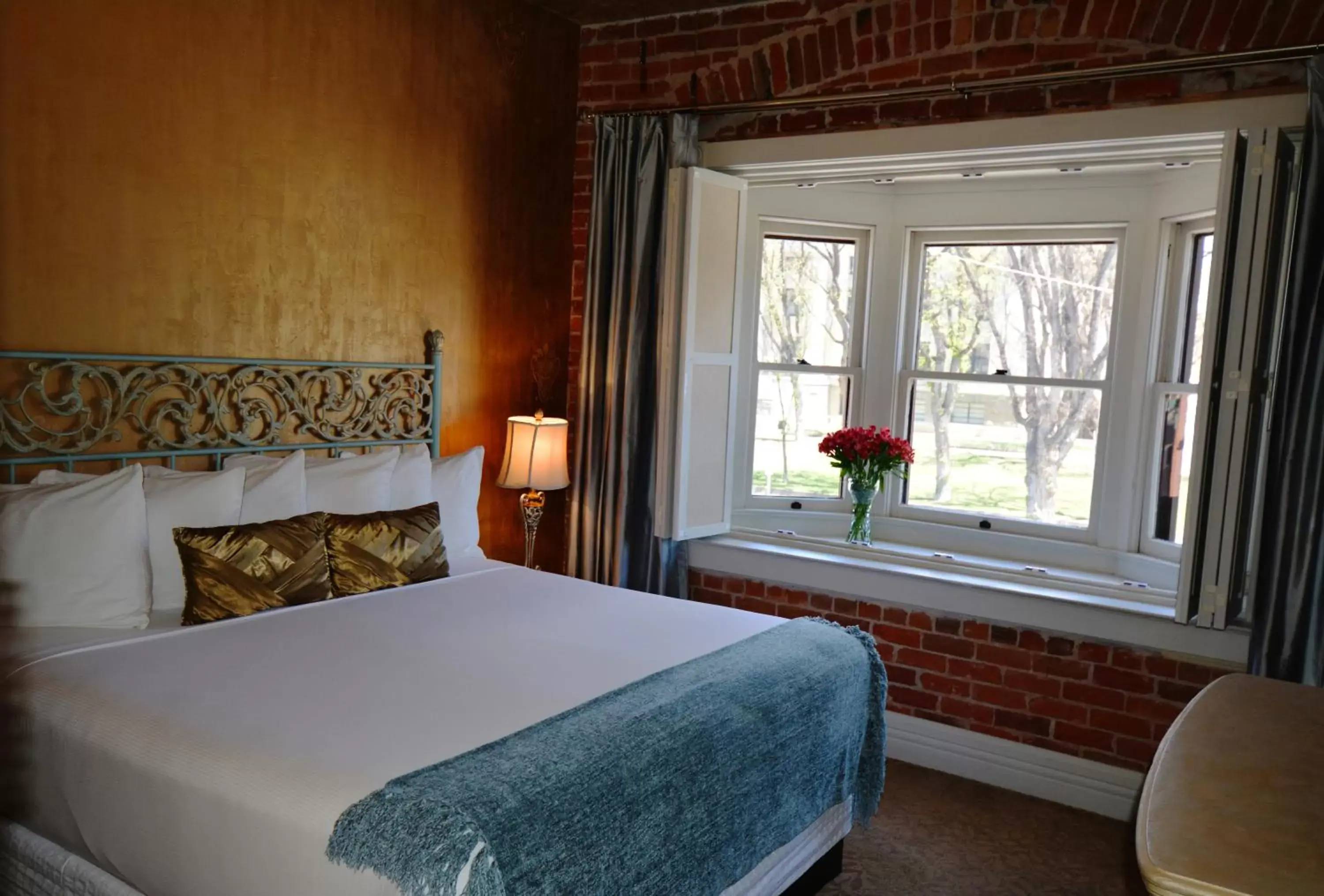 Deluxe King Room in Grand Highland Hotel Deluxe King Room in Grand Highland Hotel