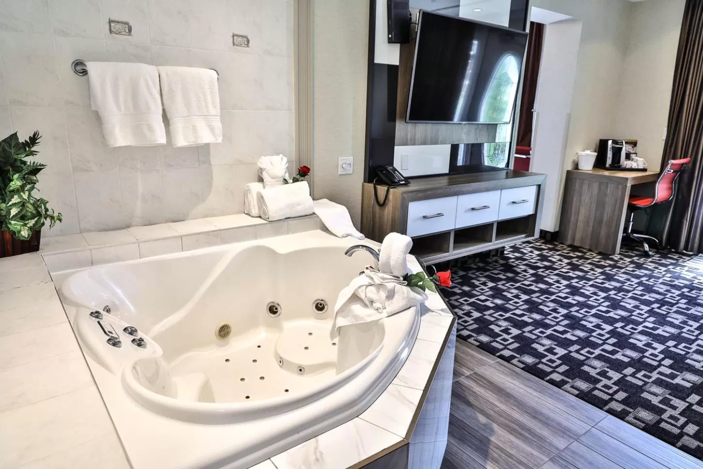 Spa and wellness centre/facilities, Bed in Baymont by Wyndham Medicine Hat