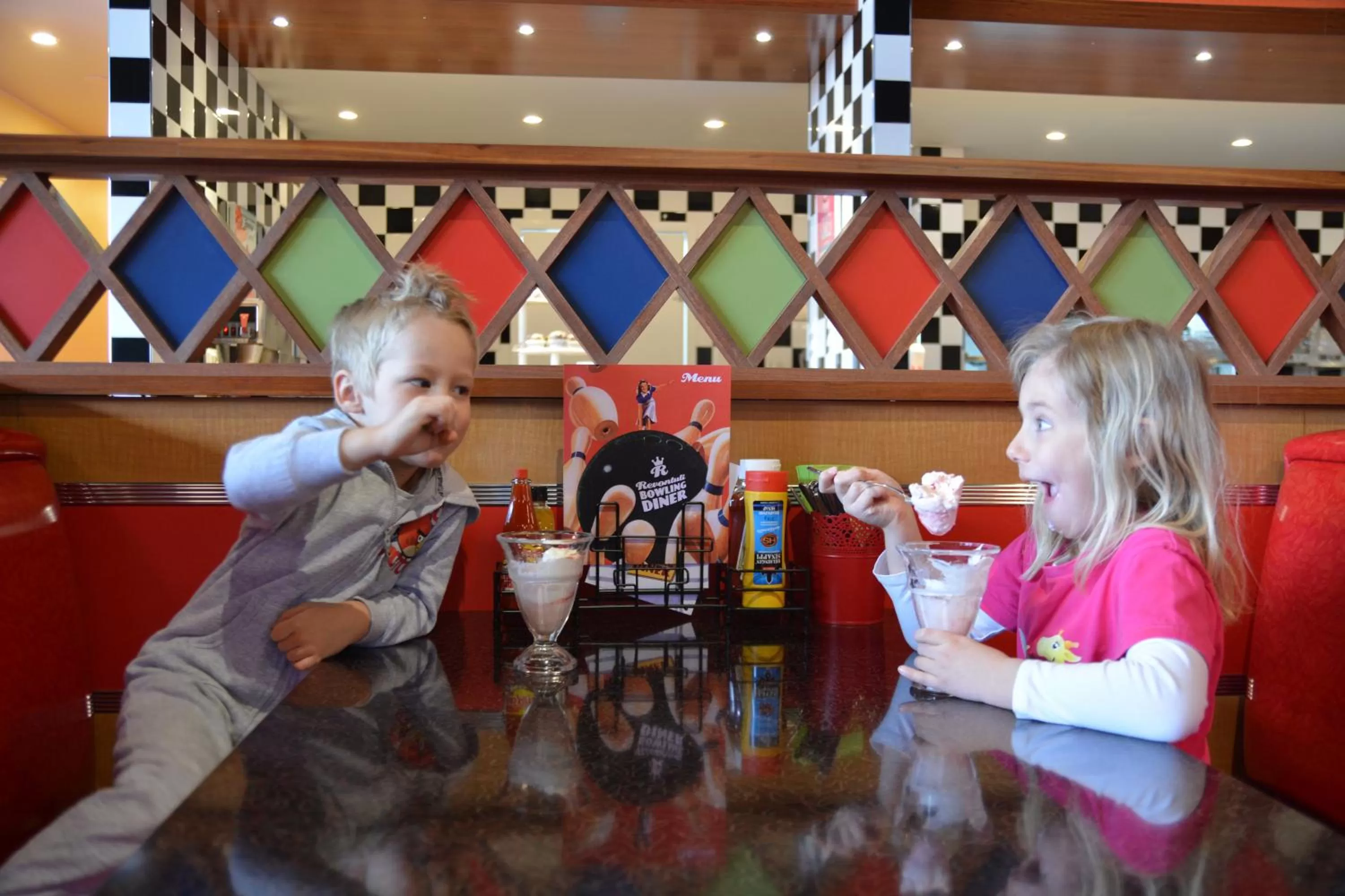 Food and drinks in Revontuli Resort Rooms