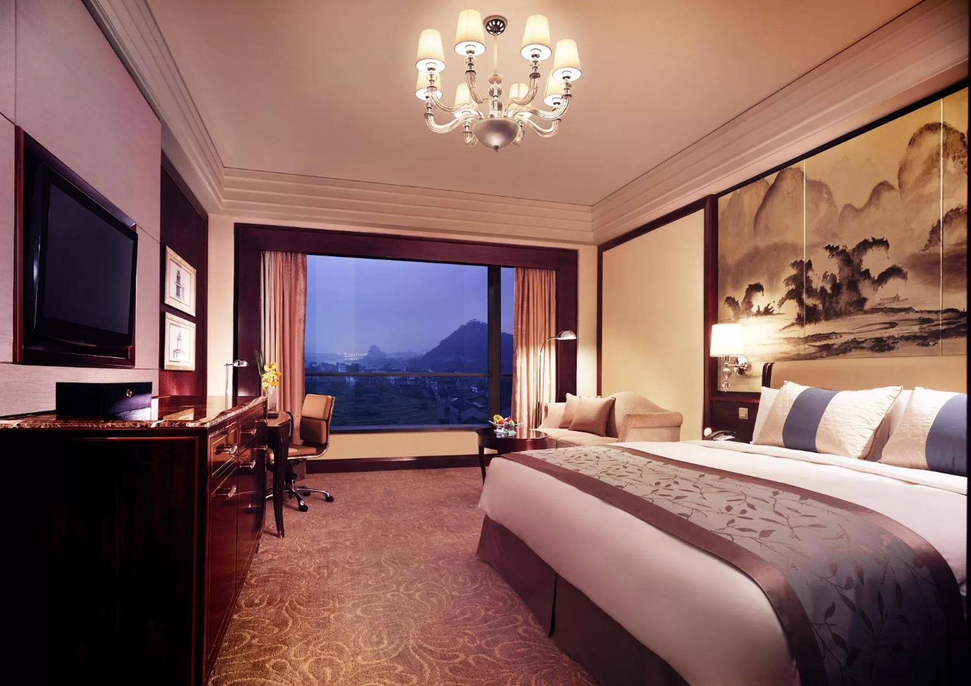 Photo of the whole room, Bed in Shangri-La Guilin